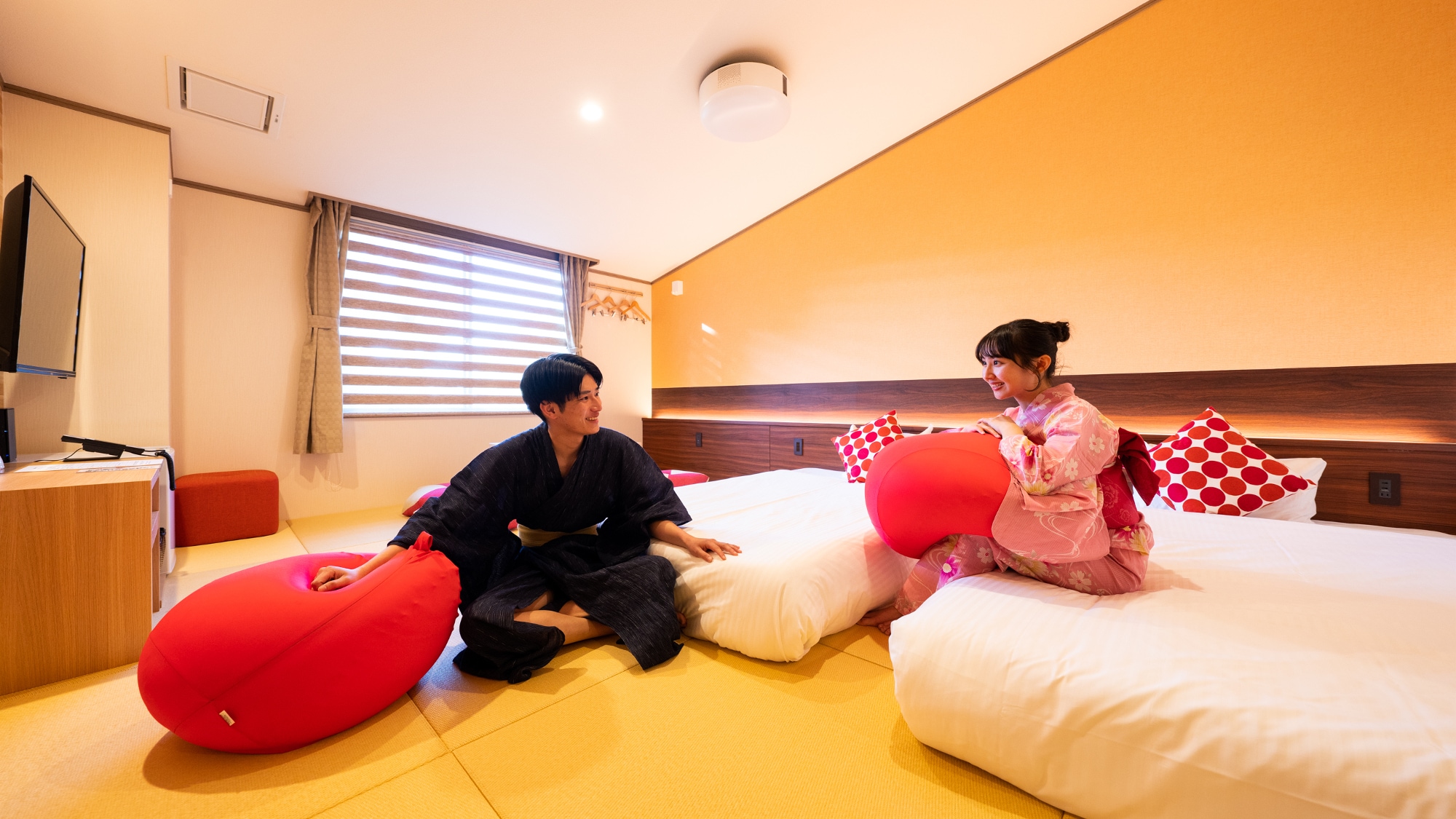 [ห้องสไตล์ญี่ปุ่นขนาดกะทัดรัดในอาคารเสริม] ห้องสไตล์ญี่ปุ่นเรียบง่ายที่คุณสามารถพักได้ พร้อมเสื่อทาทามิและเตียงกึ่งคู่