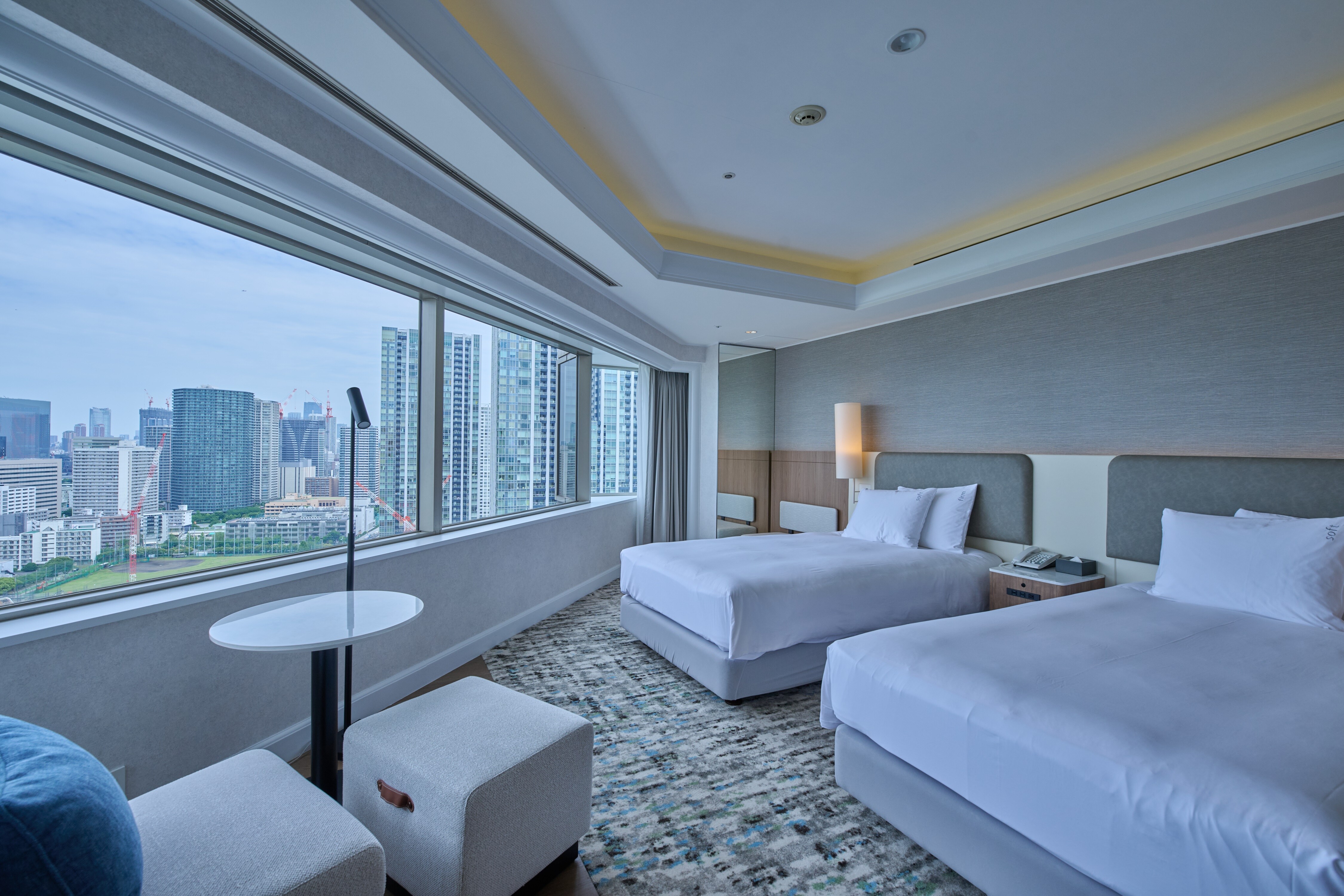 ห้องสวีทมุมเดี่ยว 2 ห้อง วิวคลอง