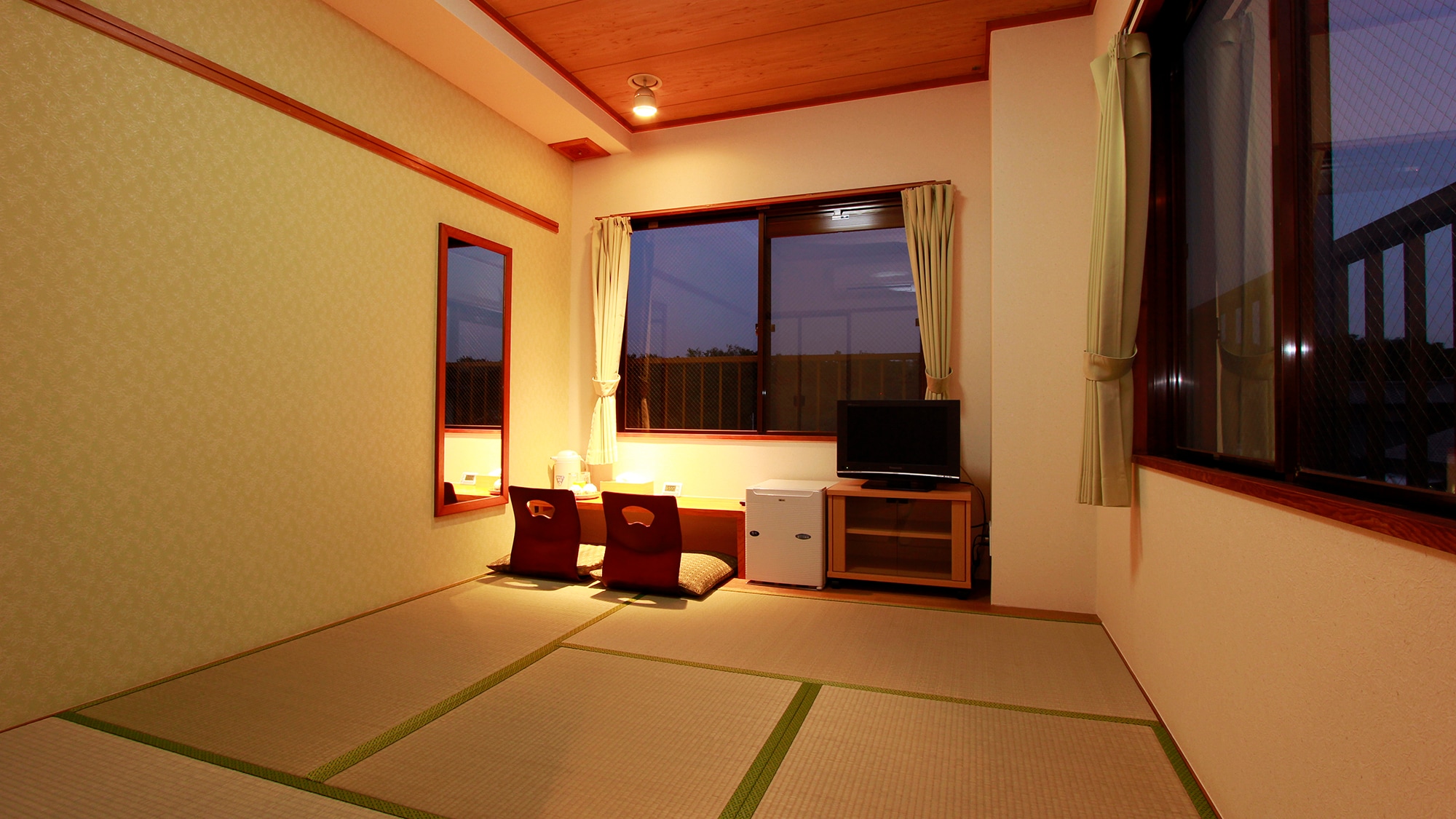 Room: Japanese-style room (with bathroom and toilet)