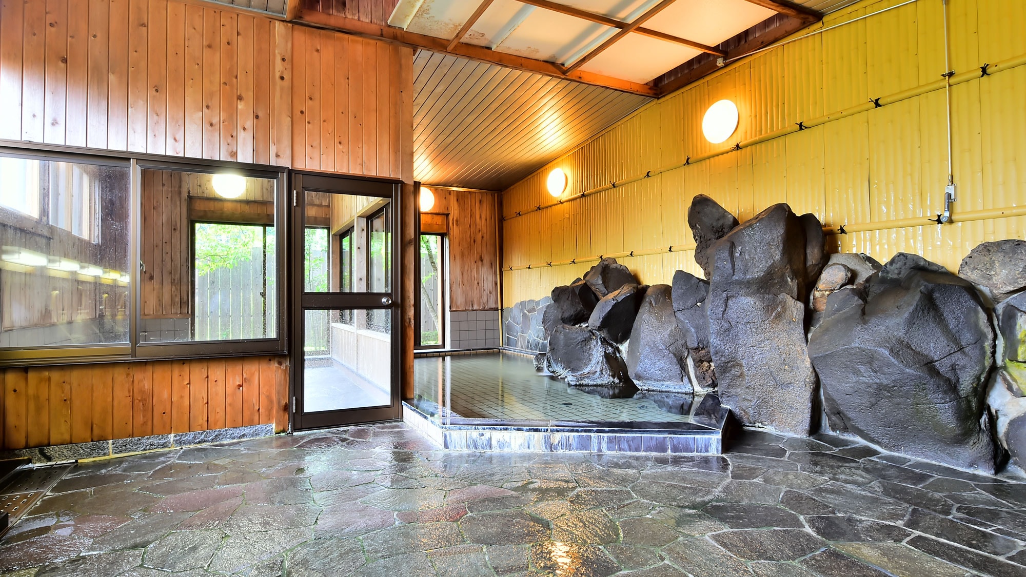 ●It is a beautiful skin hot spring of Omachi hot spring village where you can relax.