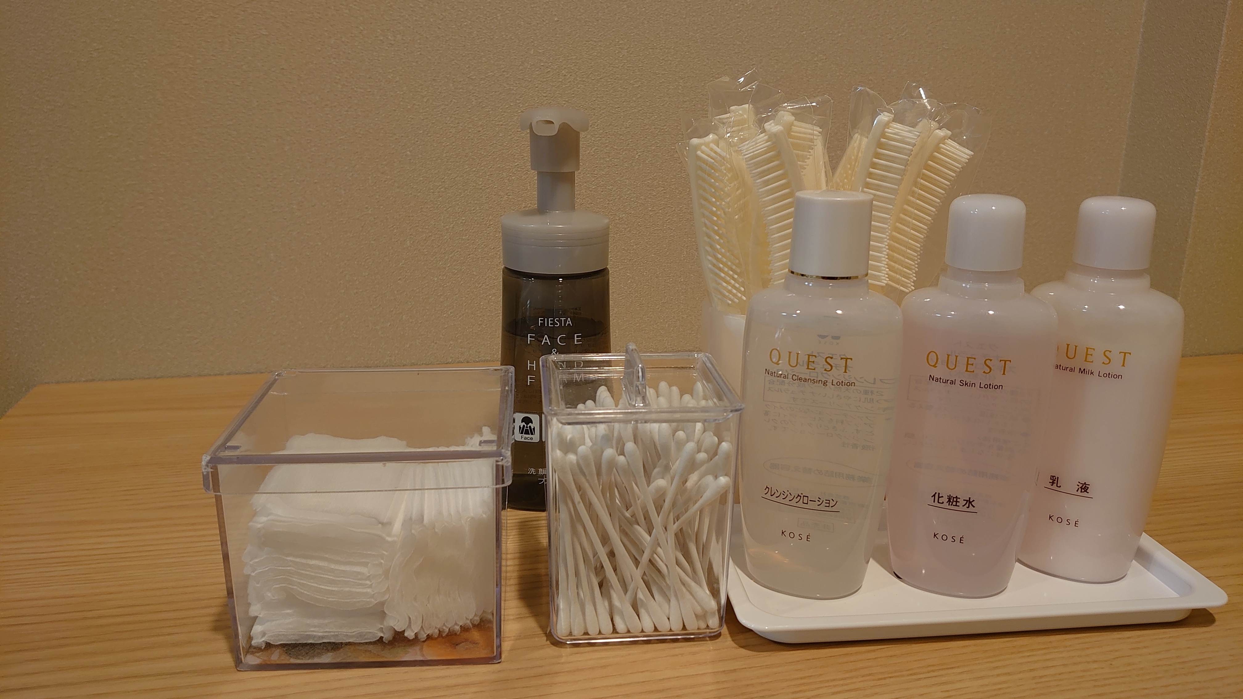Face wash, lotion, milky lotion, cotton and comb are also available in the women's public bath.