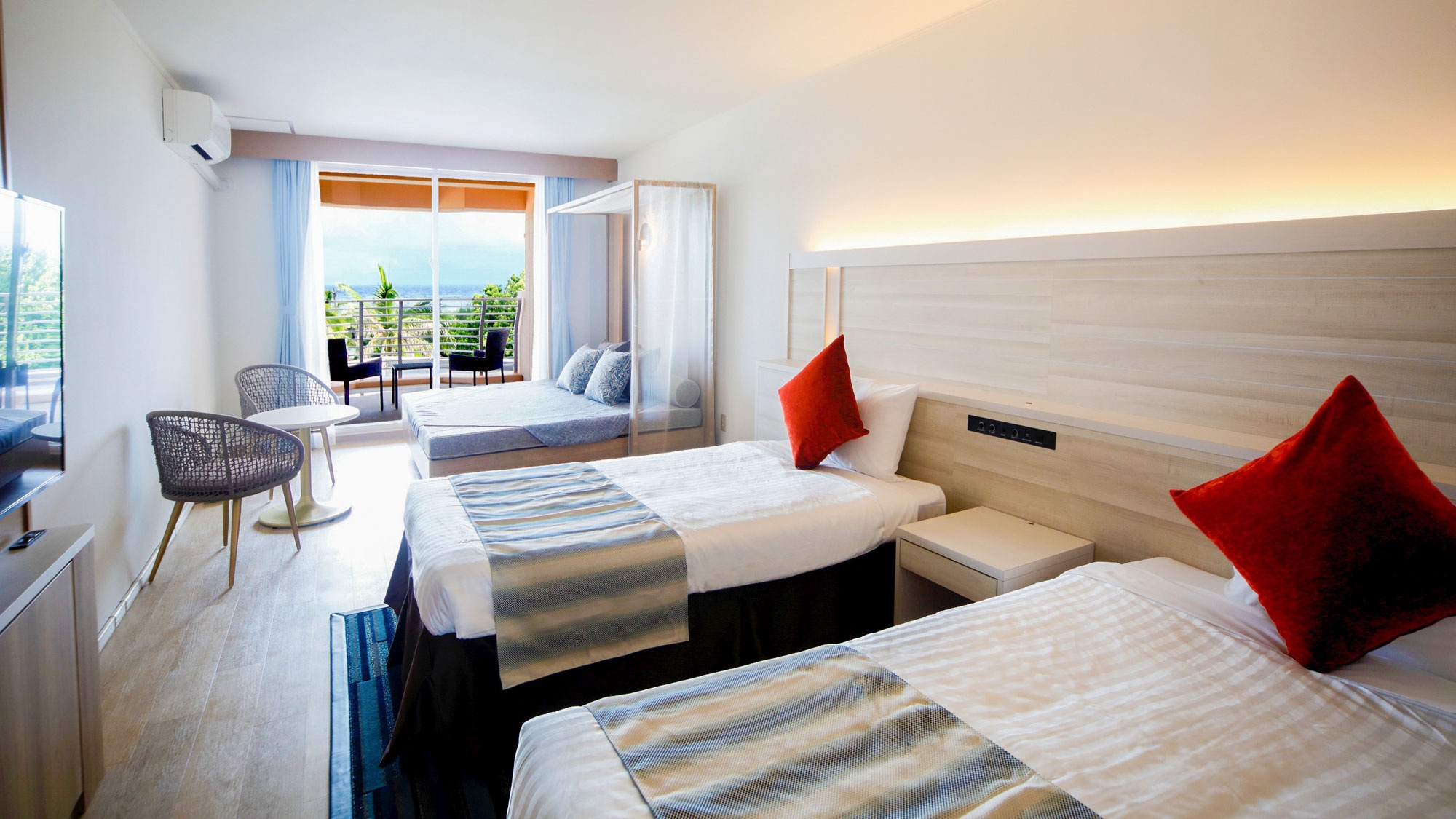 [Main Building/Deluxe Twin] A modern and refreshing interior inspired by white sand and the blue sea.