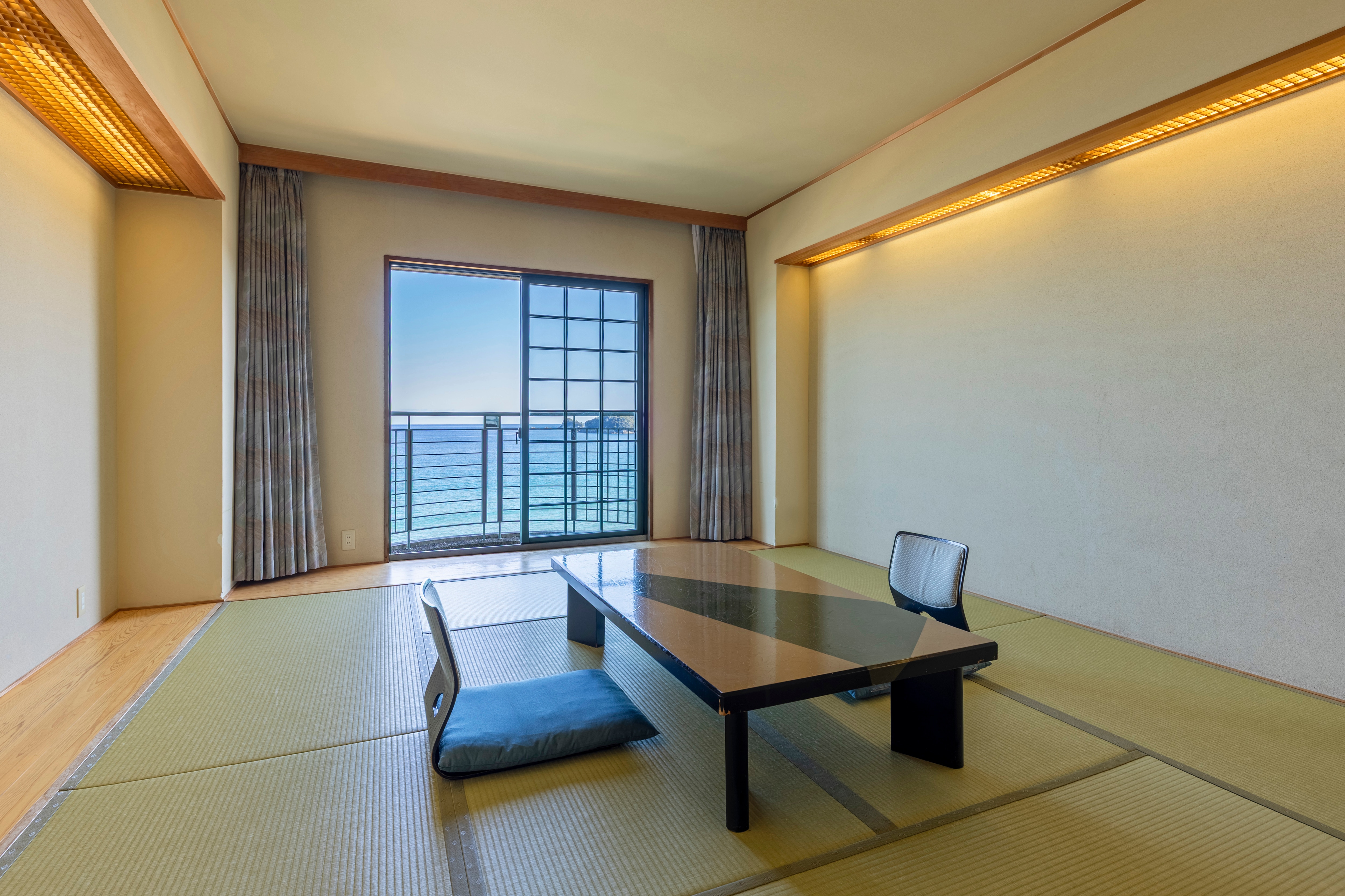 Japanese-style room