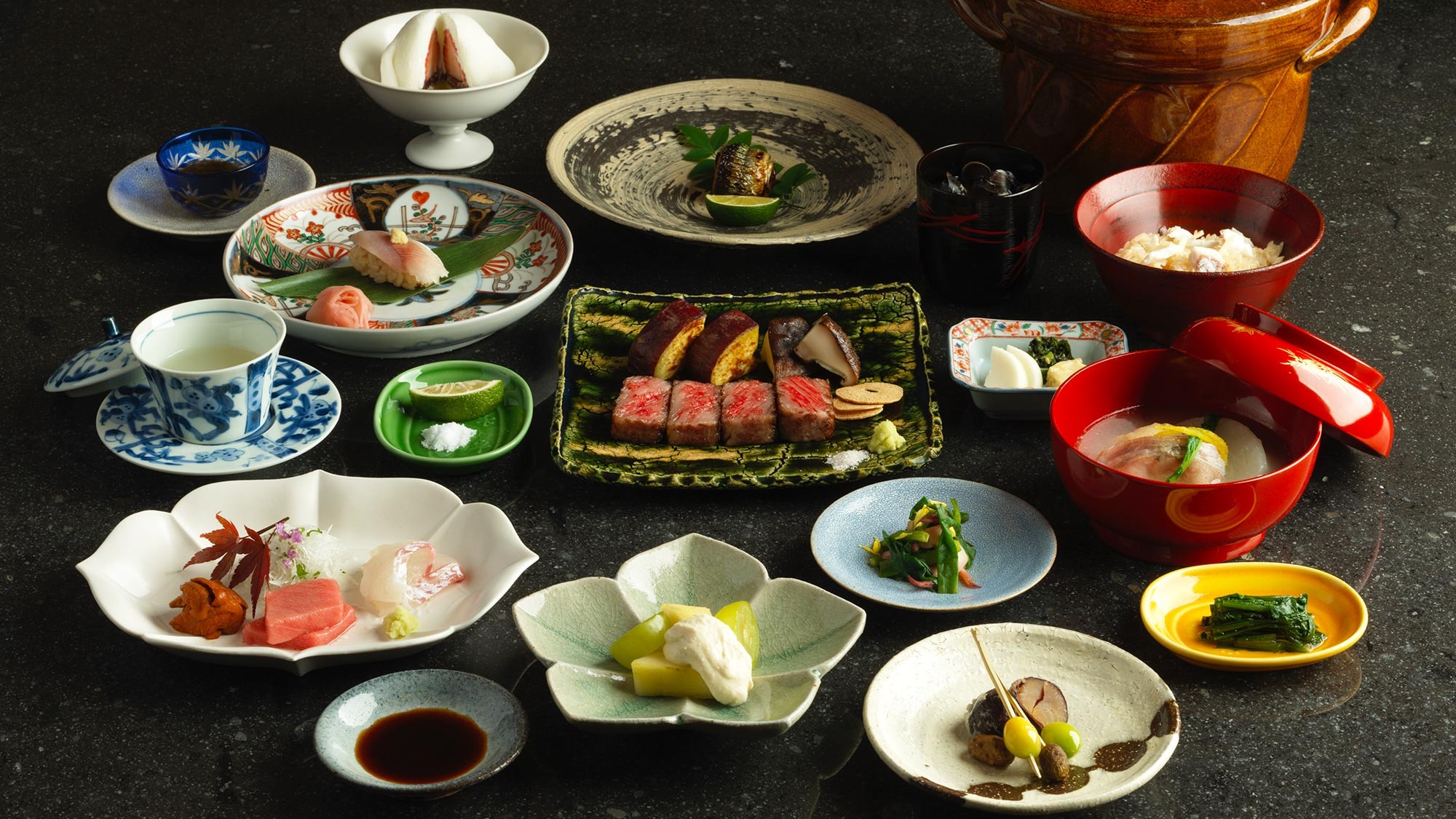 [Hosokawa] "Icho" features carefully selected Japanese Black beef steaks, snow crab, seasonal sushi, and more.