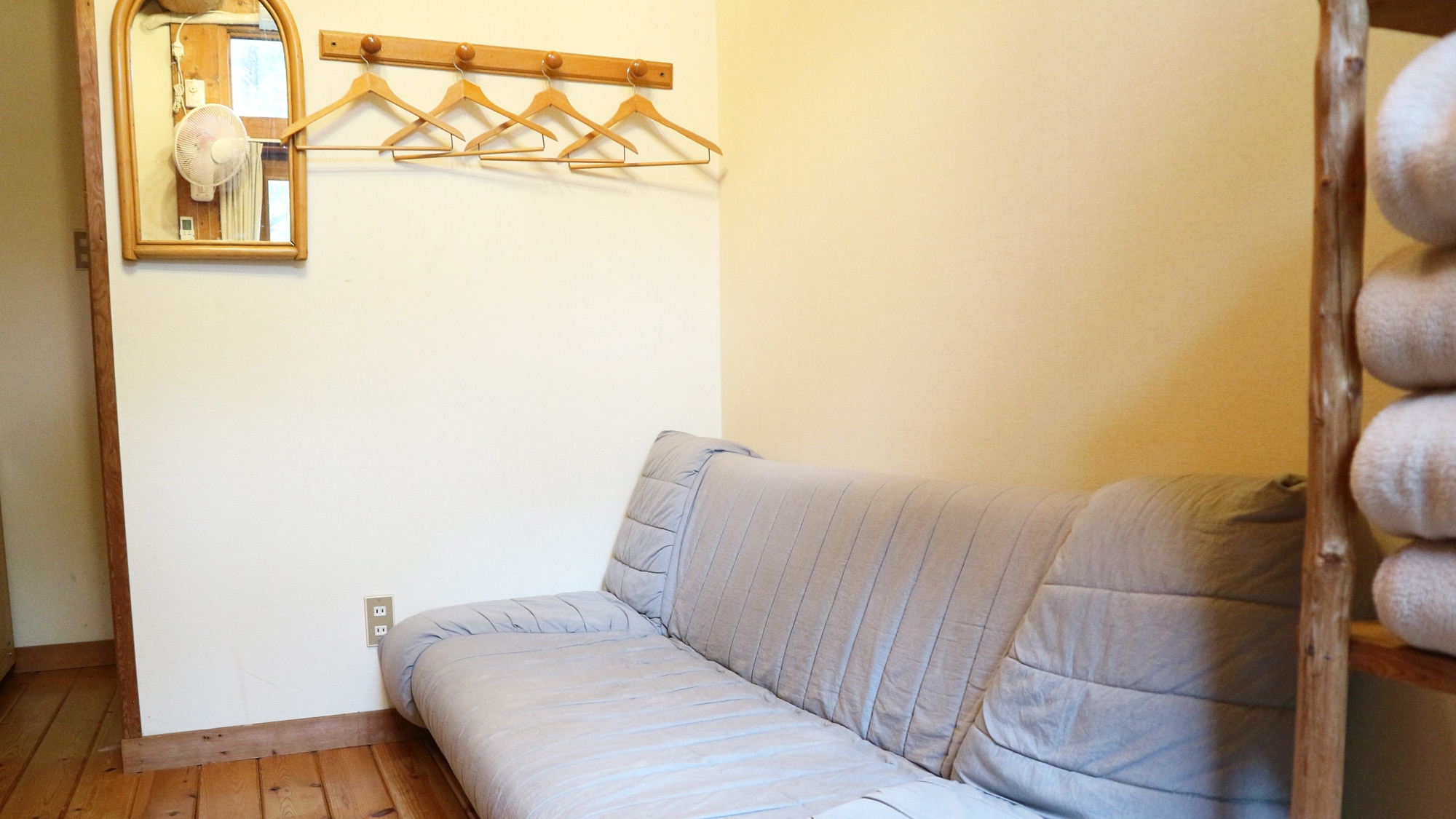 *Phòng ba + giường sofa. Hãy tận hưởng khoảng thời gian chất lượng cùng người thân yêu trong rừng.