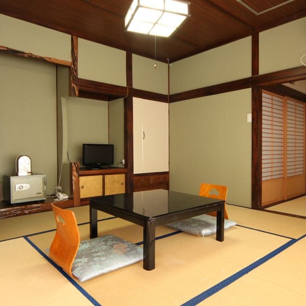 Random Japanese-style room, 8-10 tatami mats