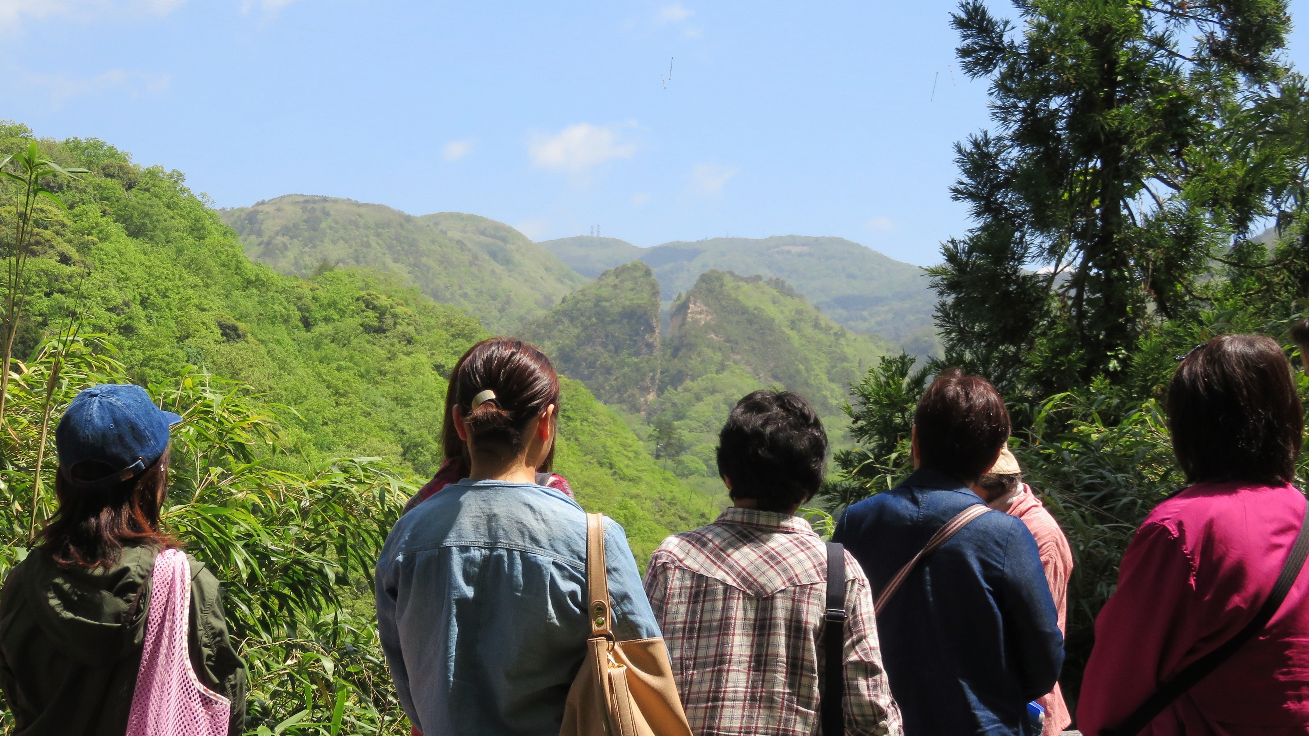 俯瞰佐渡金山道友的分割門