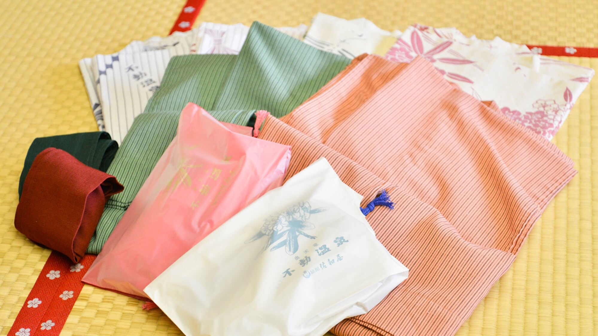 *[Amenities] Please change into a yukata and enjoy the hot springs. Two yukatas are provided, including a spare one.