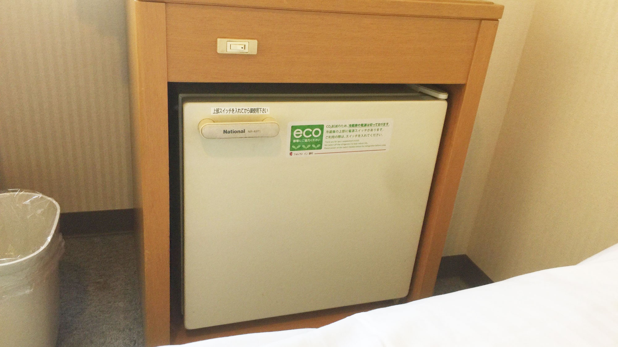 Refrigerator * Please turn on the switch at the top because the power is off.