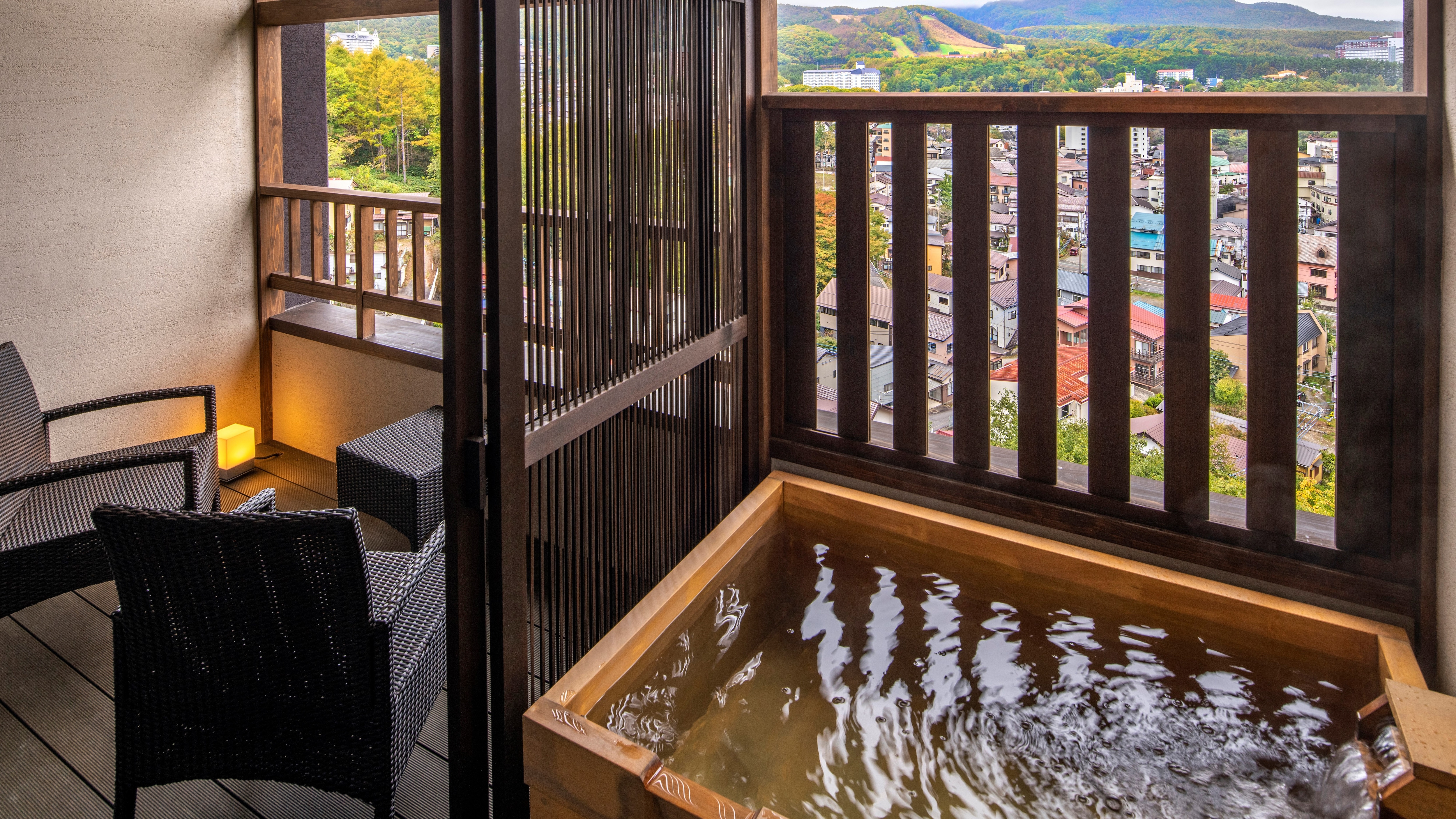 [Rooms] All rooms are equipped with open-air baths