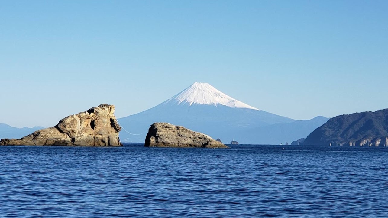 On a clear day, you can see Mt. Fuji clearly from Kumomi Beach.