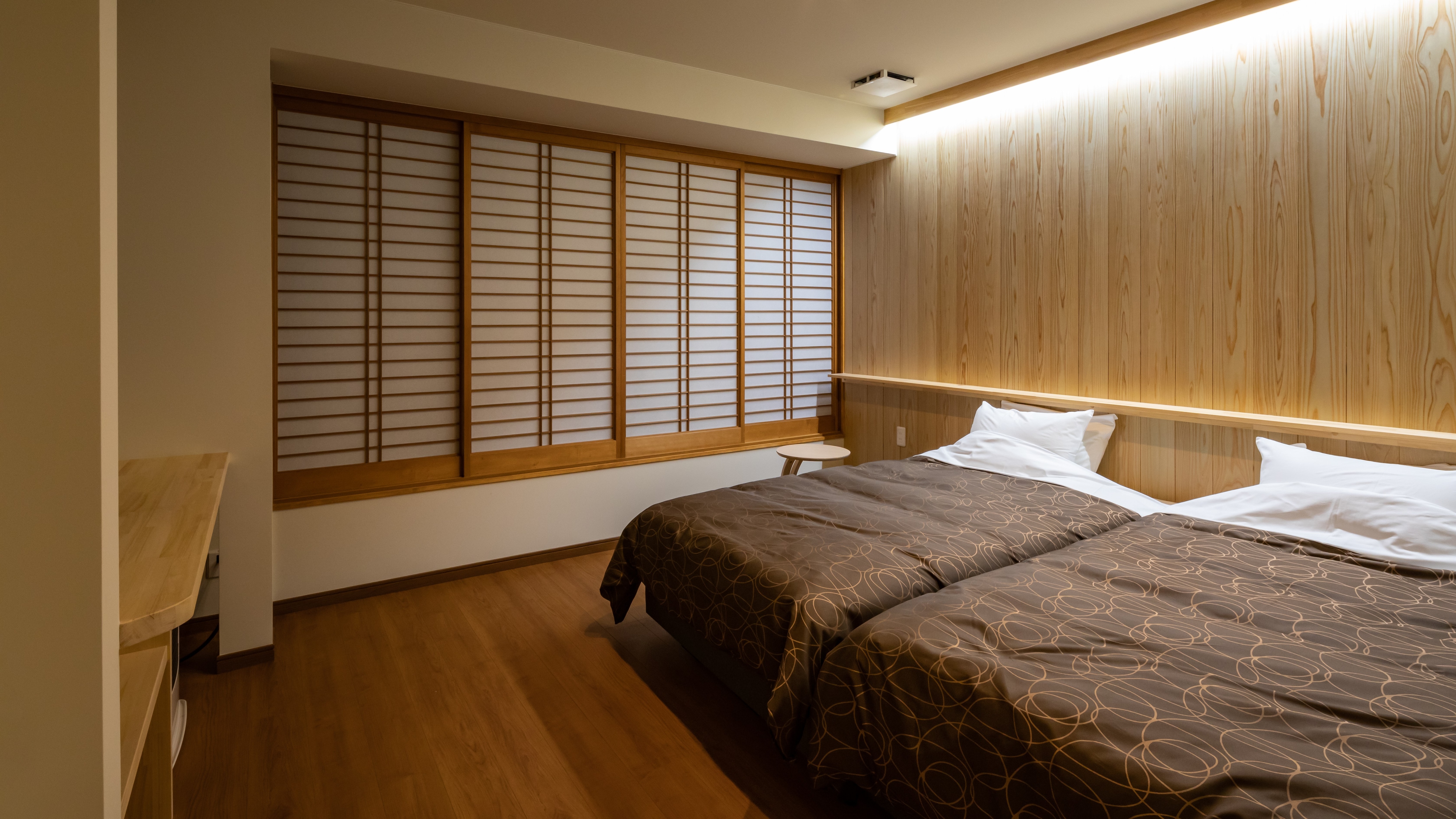 Standard Western-style twin room