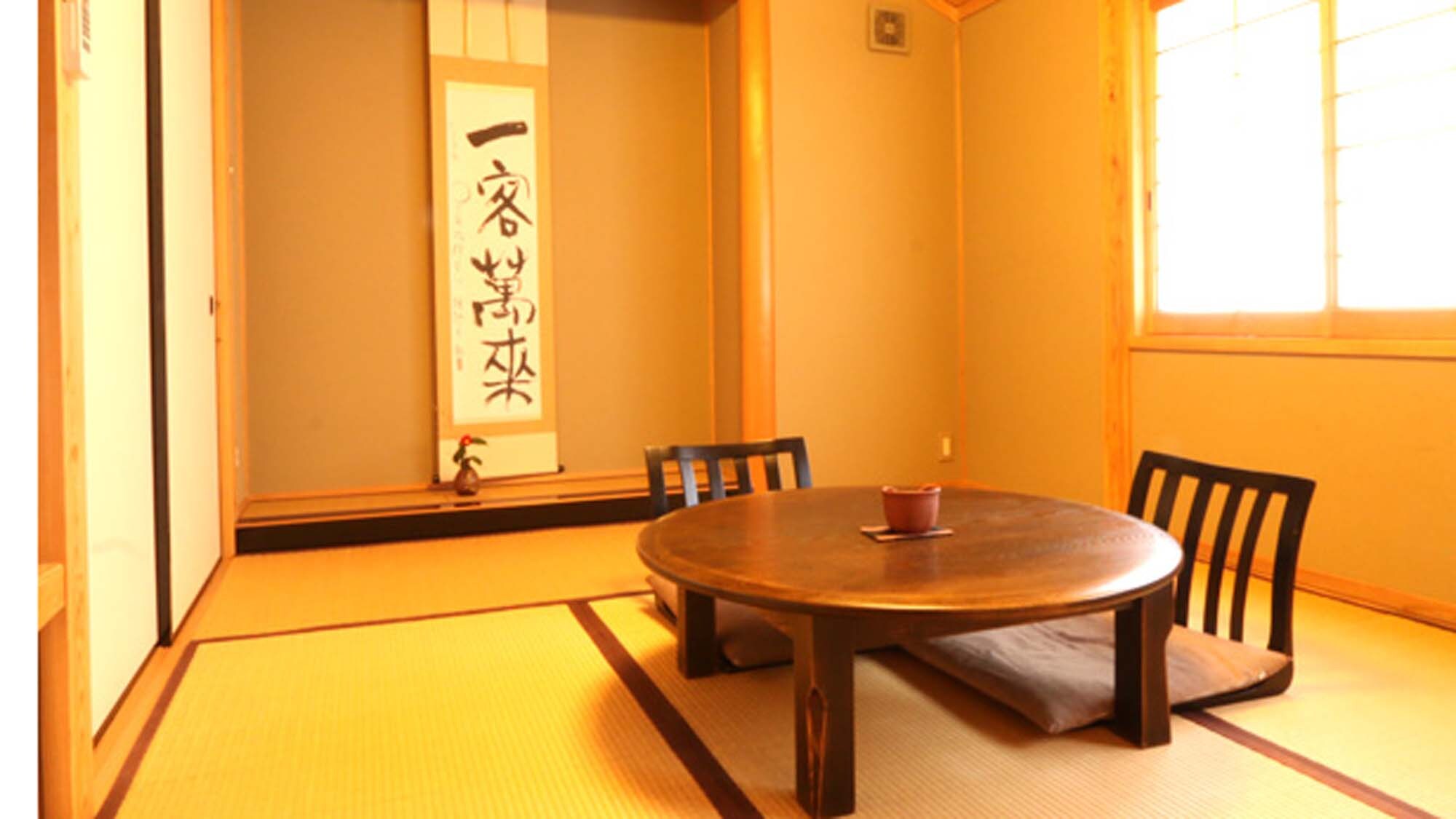[Kamar bergaya Jepang, 6 tikar tatami] Nikmati mandi lama di kamar yang menghadap gunung dengan bunga sakura di musim semi, tanaman hijau segar di musim panas, dedaunan musim gugur di musim gugur, dan pemandangan bersalju di musim dingin.