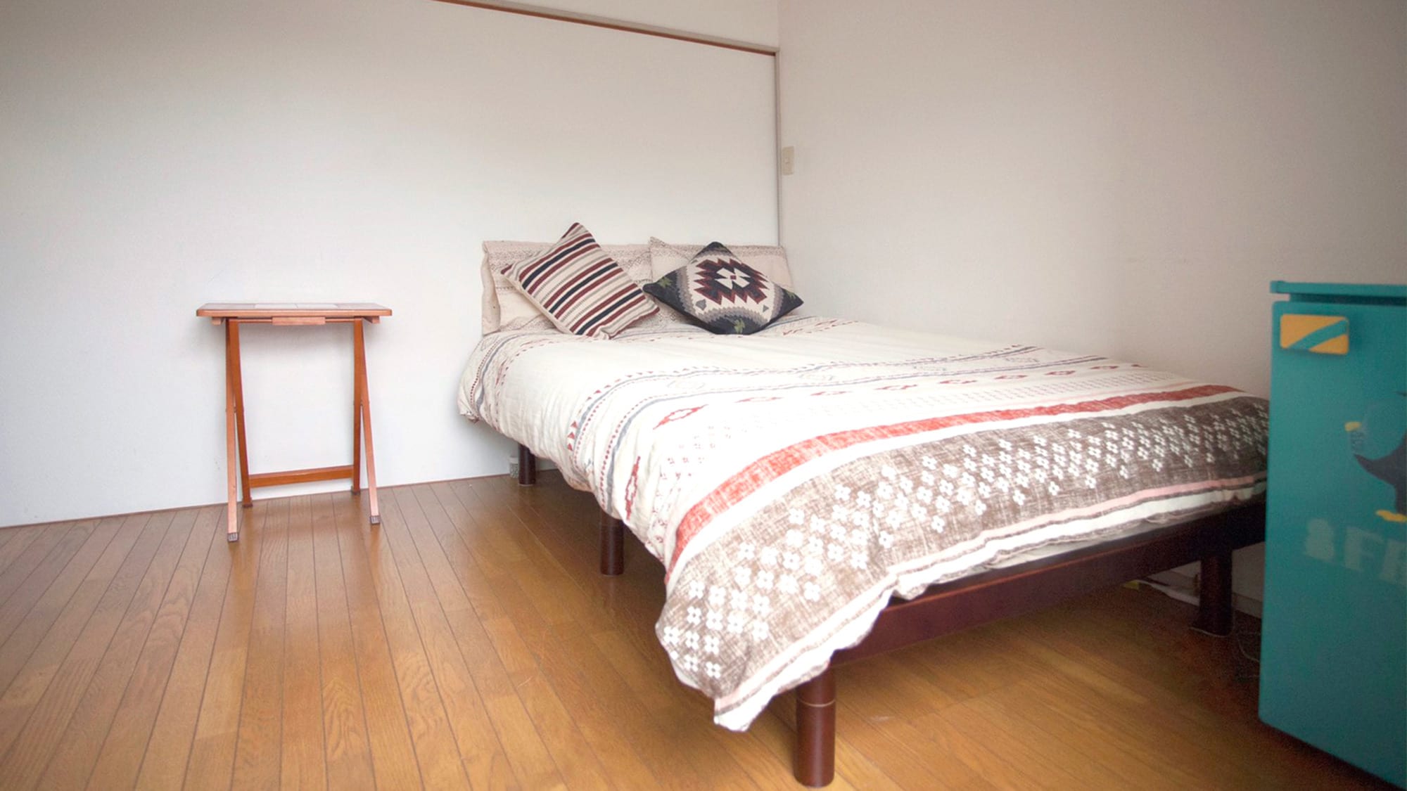 ・ One semi-double bed is installed in the bedroom of the Western-style room.