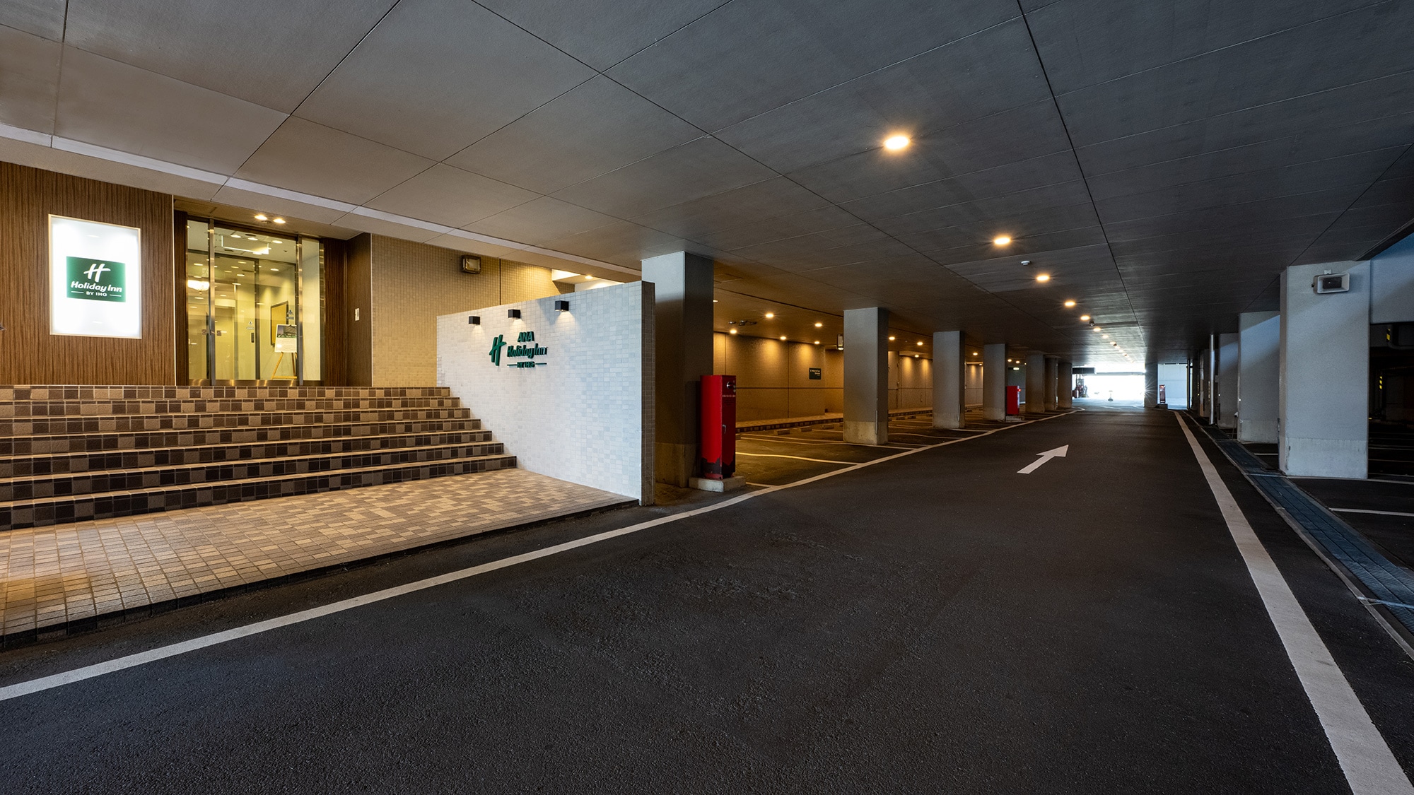 酒店地下（室内）停车场<免费>
