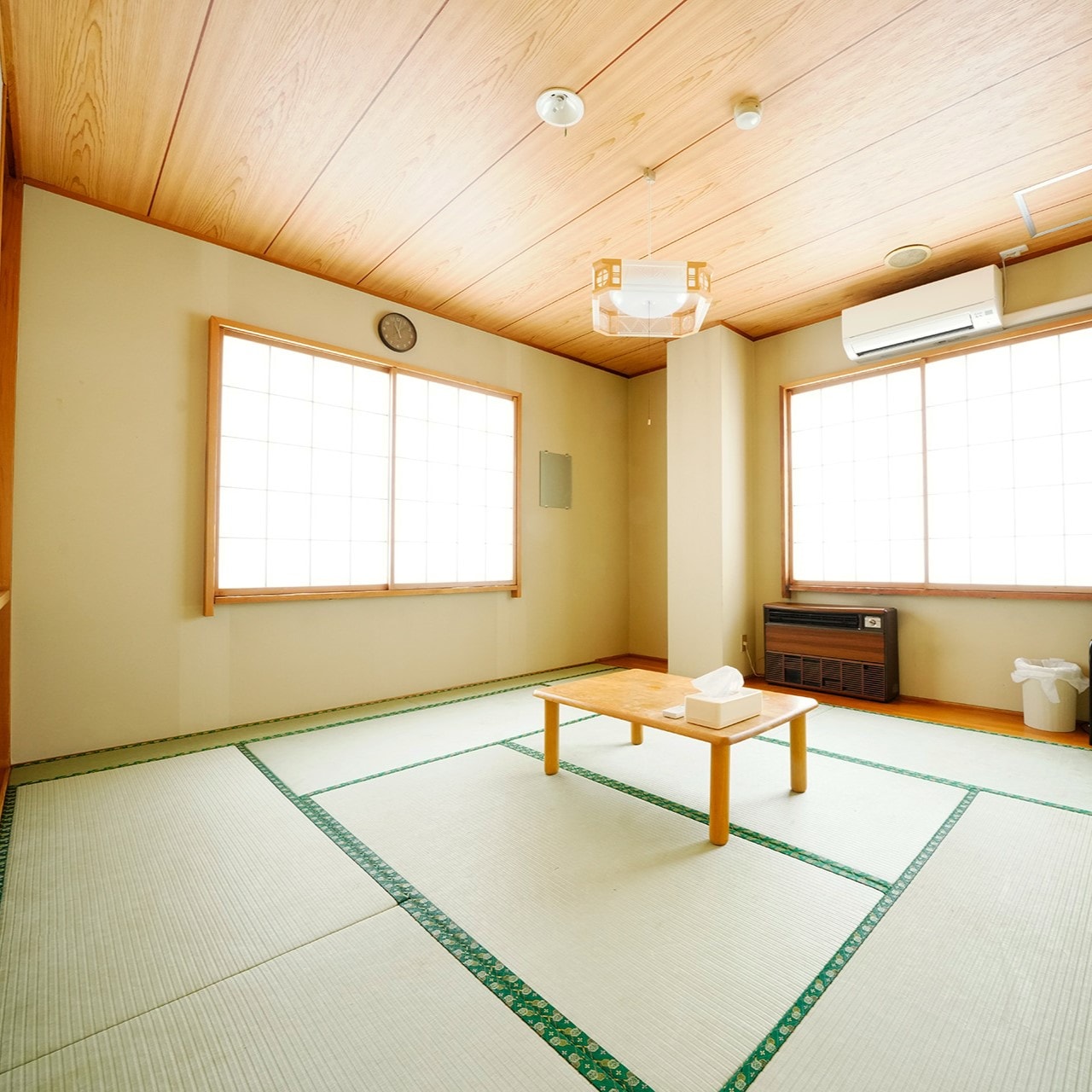 Japanese-style room (8.5 tatami mats)