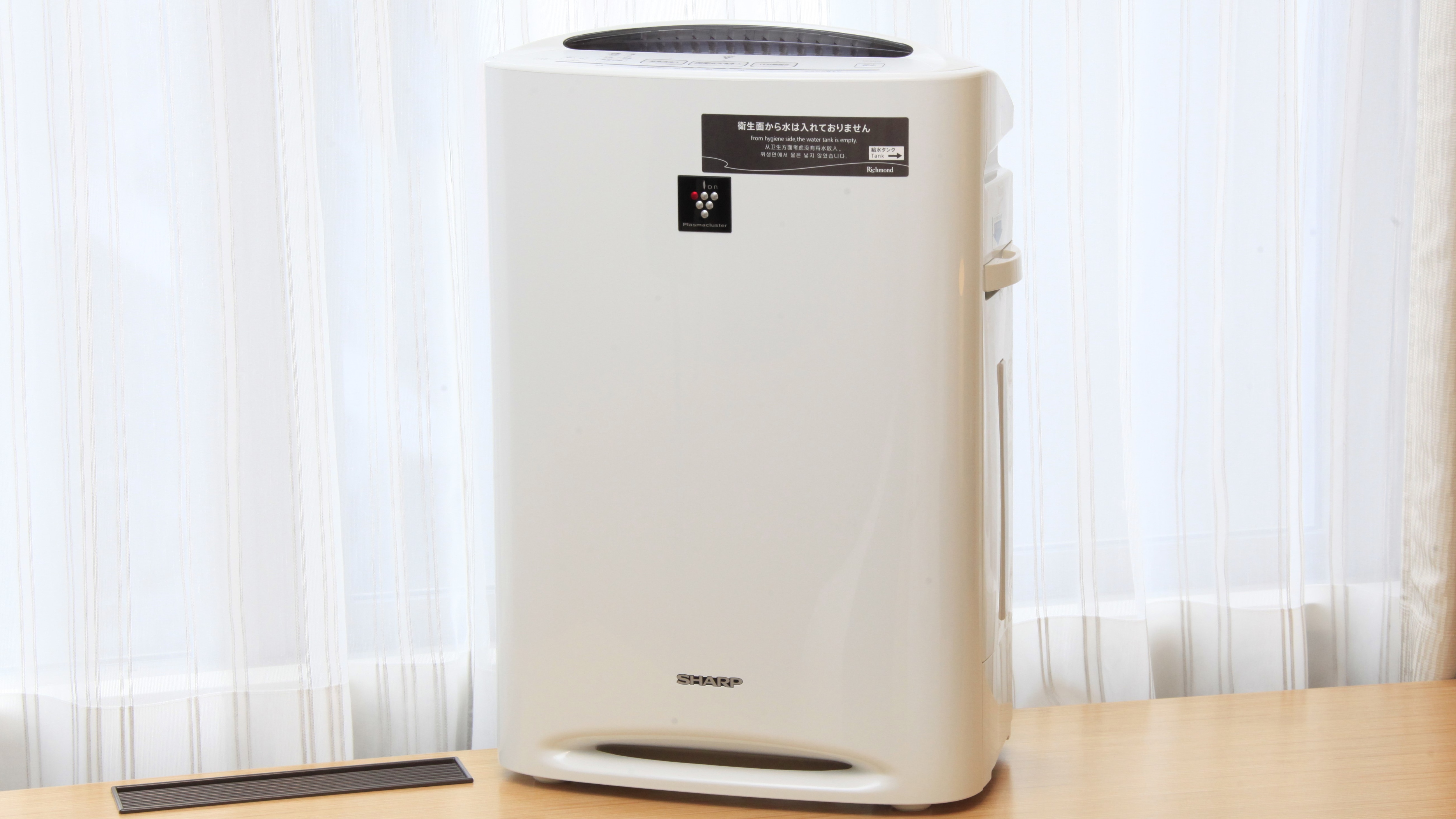 Air purifier with humidifier function
