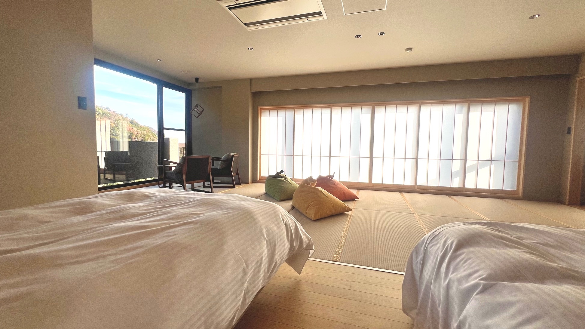 601　Guest room bed view