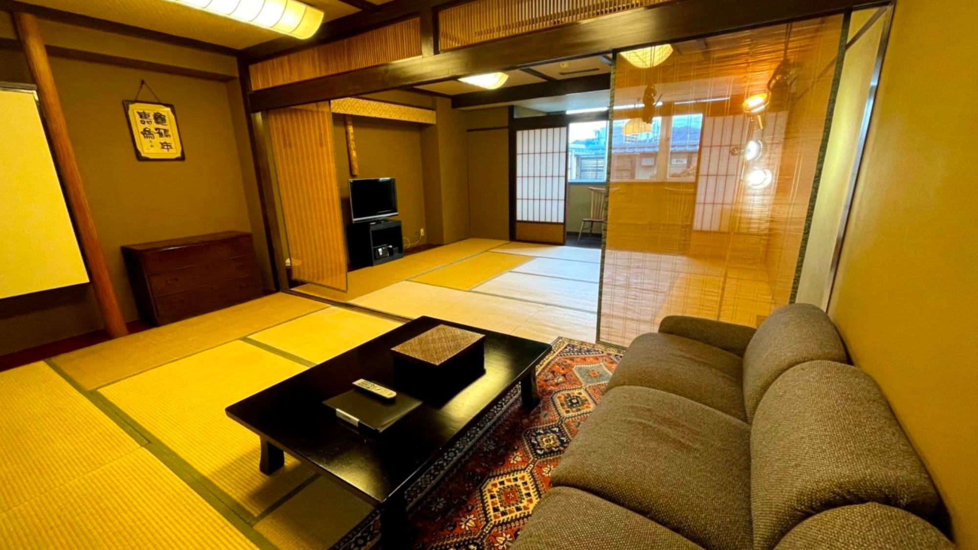6 people capacity _10 + 8 tatami mat with bath