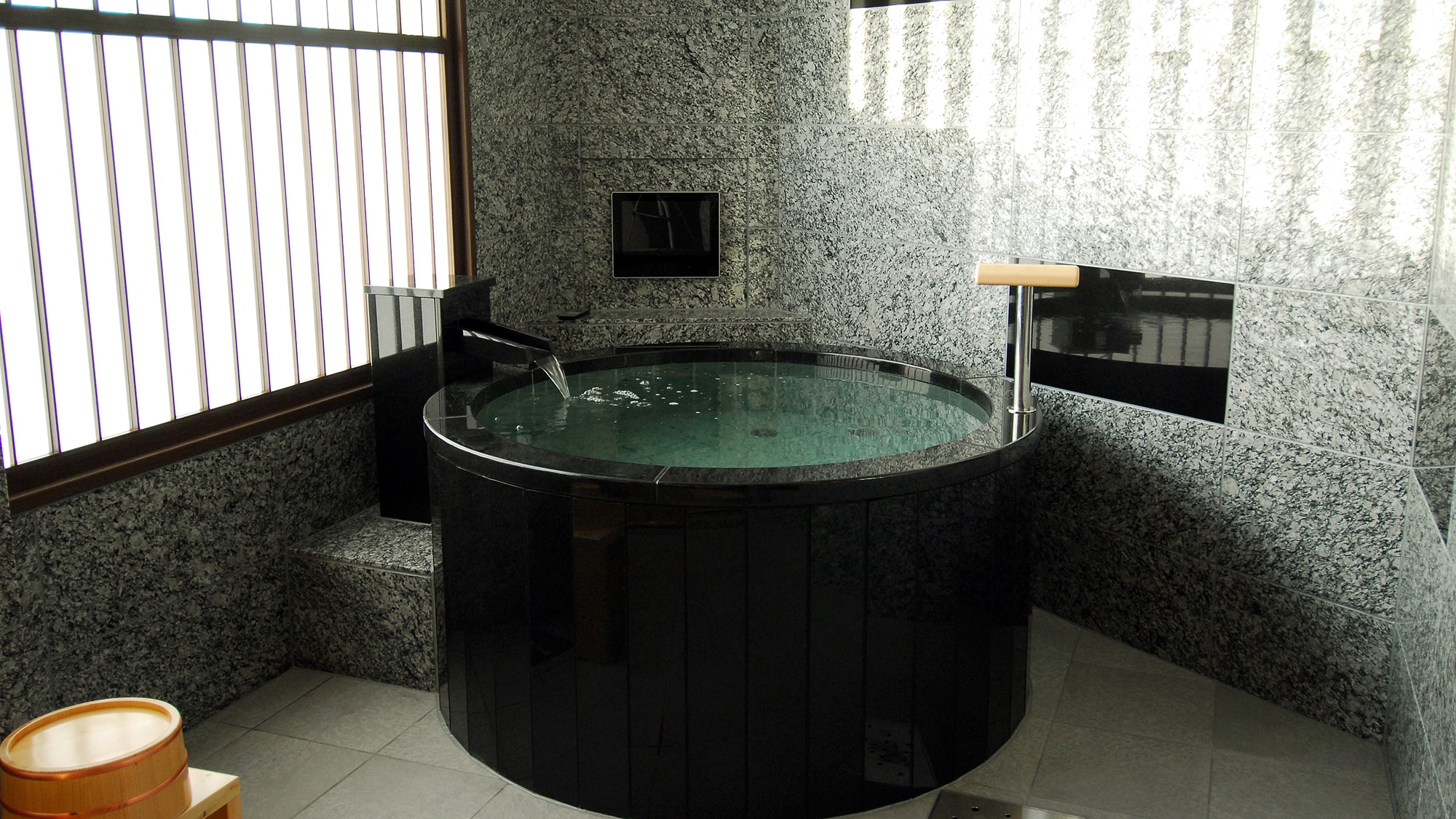 “Ginsen”豪華西式房間201帶室內浴池