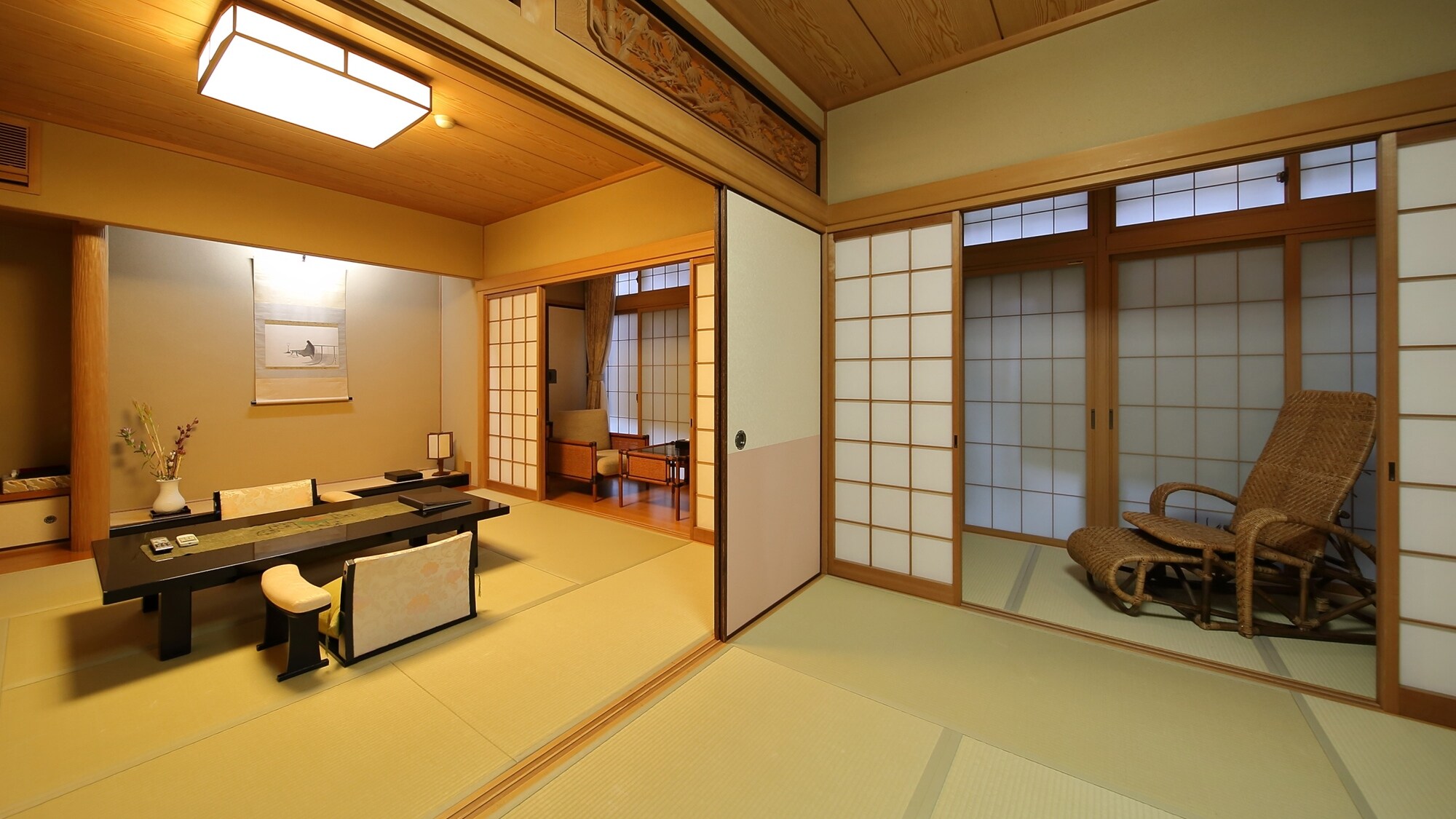 ◆ Special room with garden (8 tatami mats + 6 tatami mats + next room) ◆ With cypress-made indoor bath ◆ No smoking