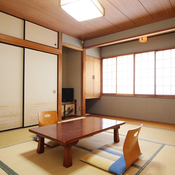 *Kamar bergaya Jepang (8 tikar tatami)