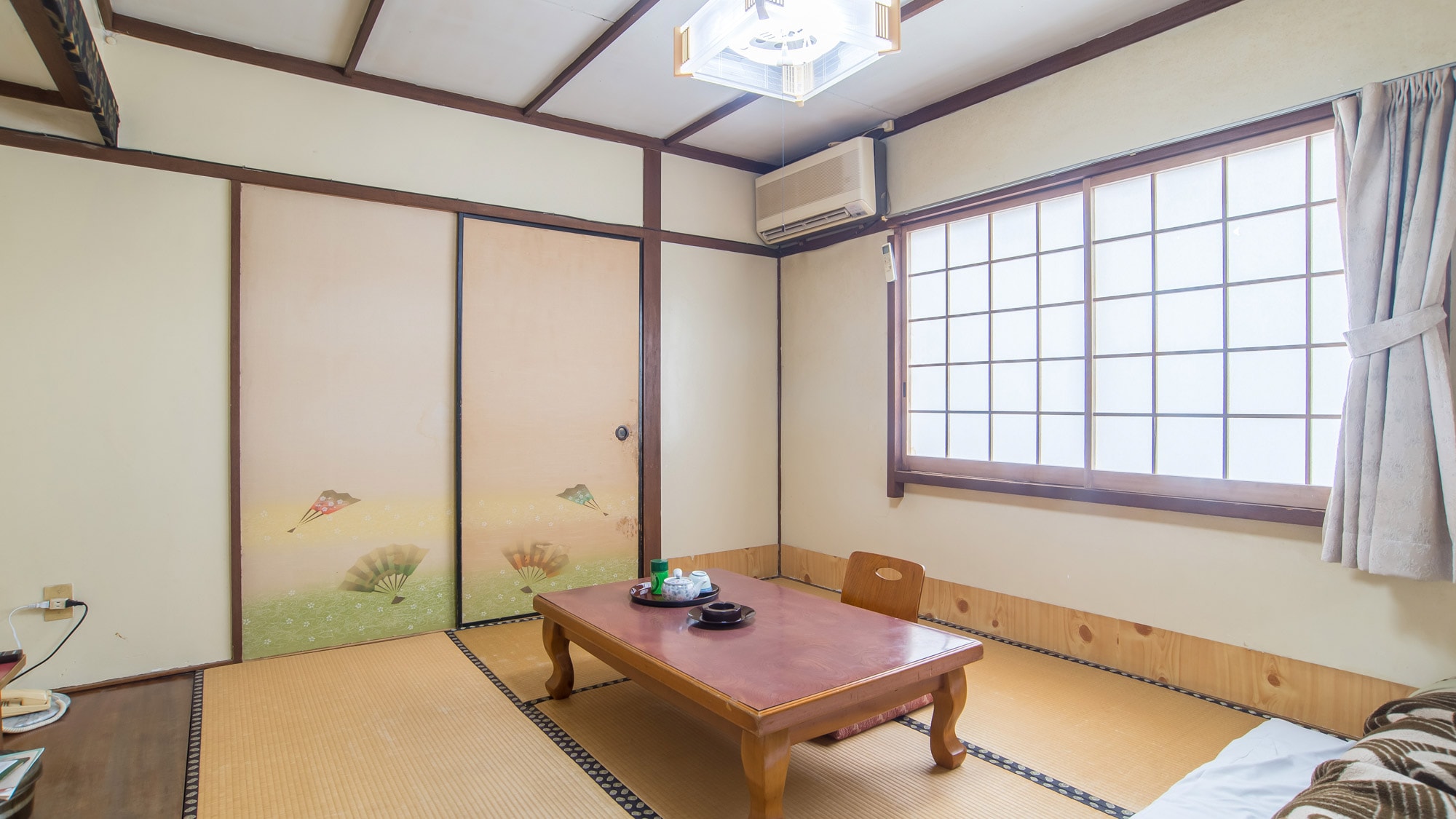 * [Japanese-style room, 6 tatami mats] A small space that can be used comfortably by one person.