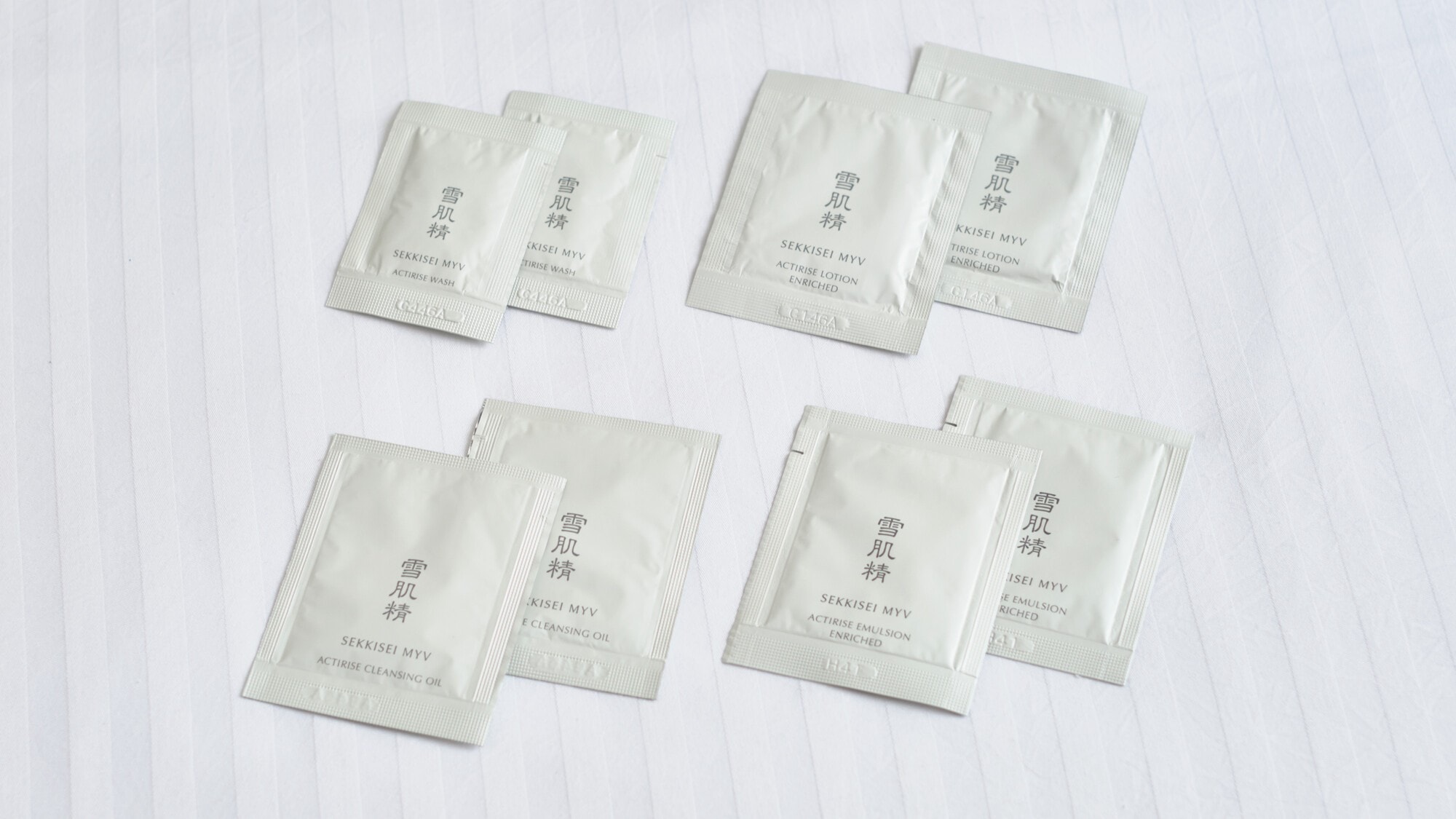 【雪肌精】请随意从前台领取。 *照片可能因业务类型而异。