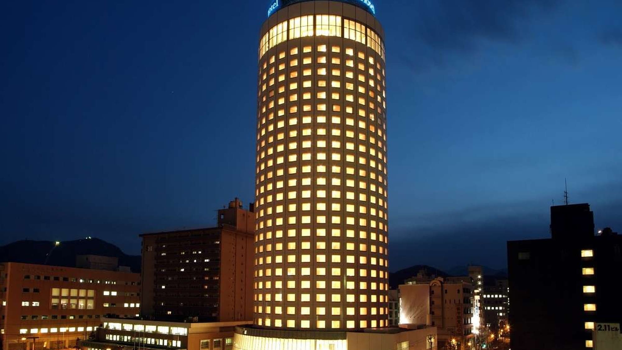 [外觀] 夜晚的札幌王子酒店外觀。