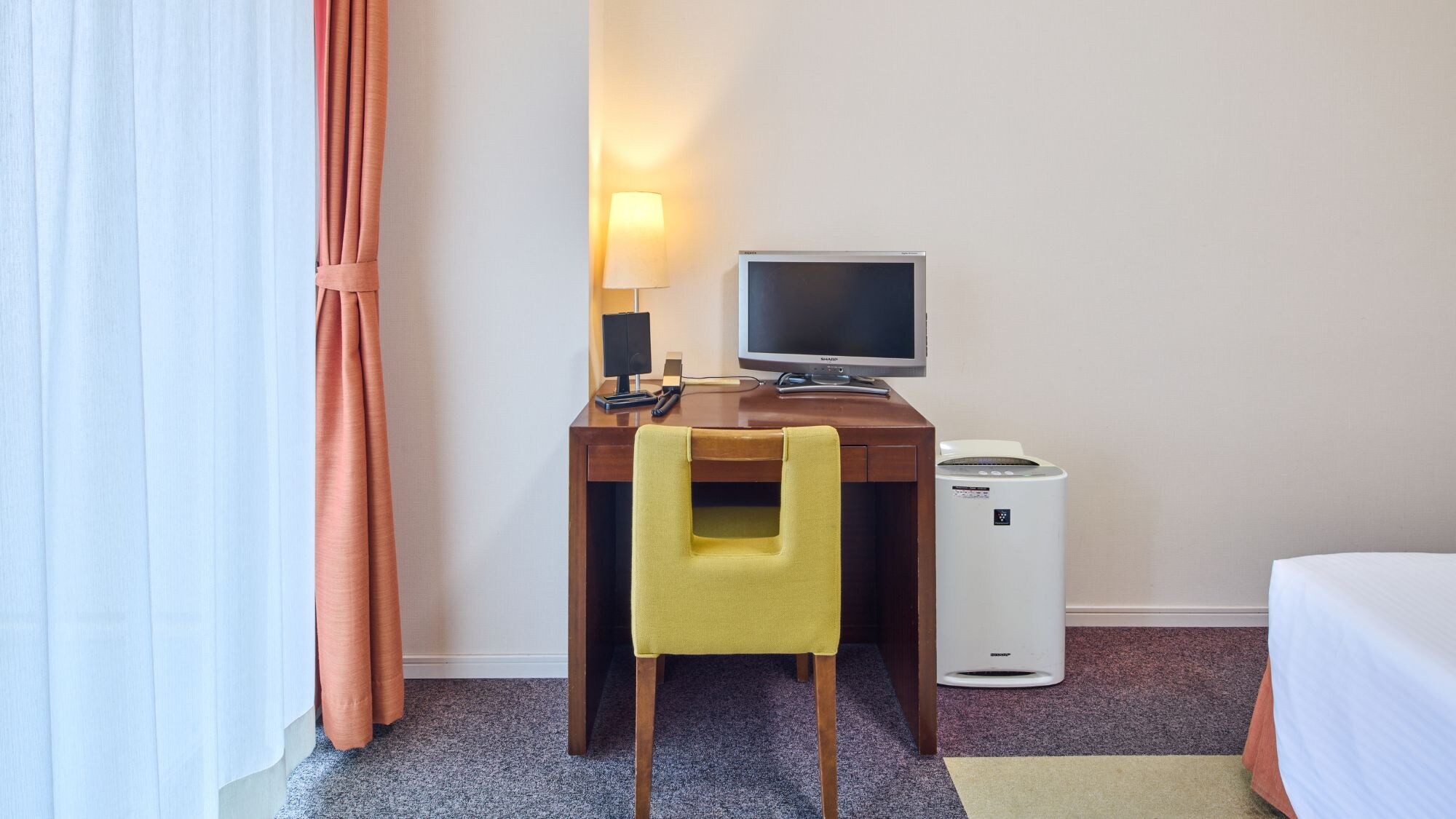 [Field Park Tower] Kamar Twin Standar Kamar bergaya Barat sederhana dengan balkon.