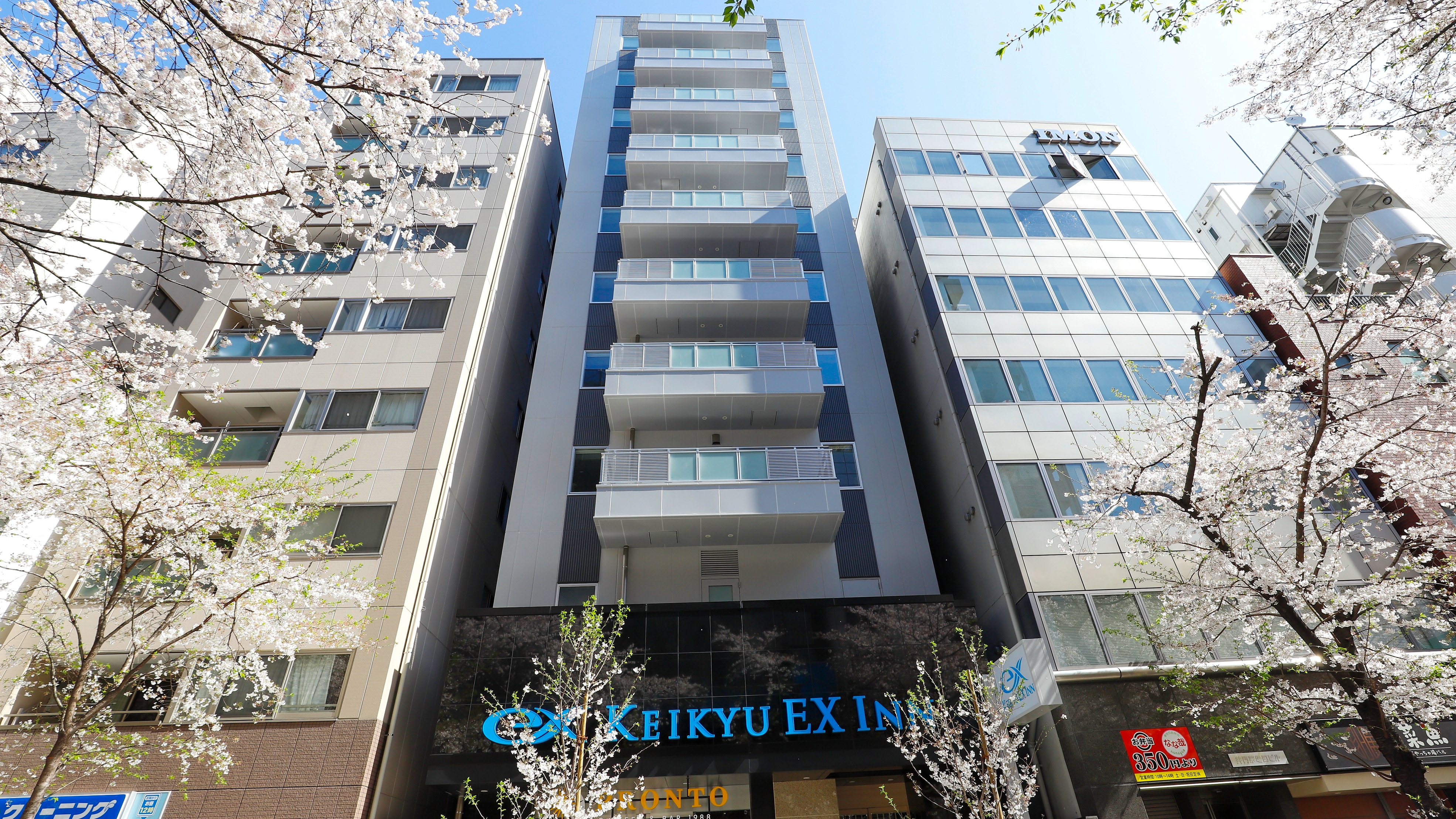 [Hotel exterior] Hotel facing Sakura Street