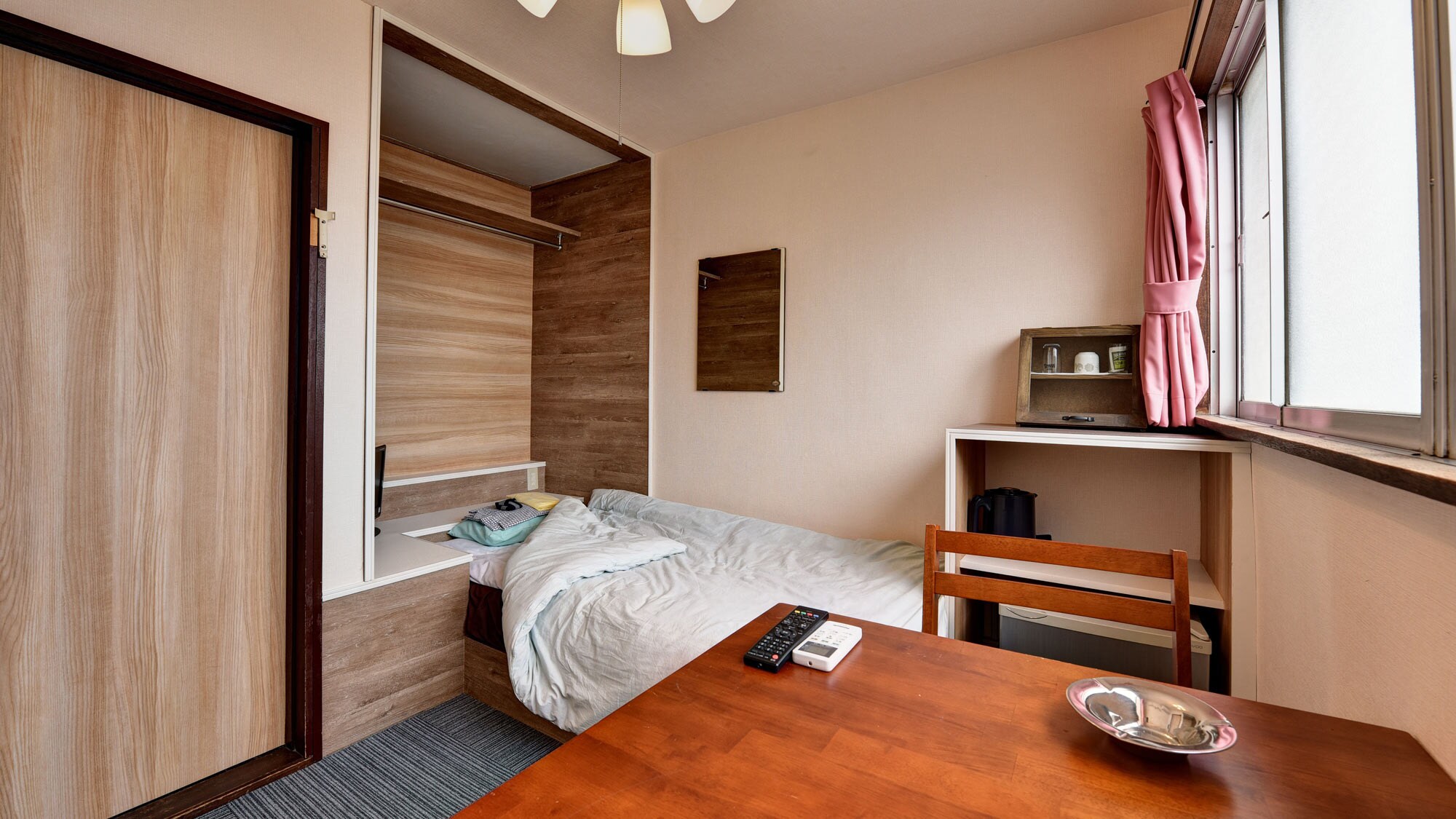 *Contoh kamar tamu/kamar pria hanya untuk penggunaan bisnis. Kami akan memilih kamar bergaya Jepang atau kamar bergaya Barat.