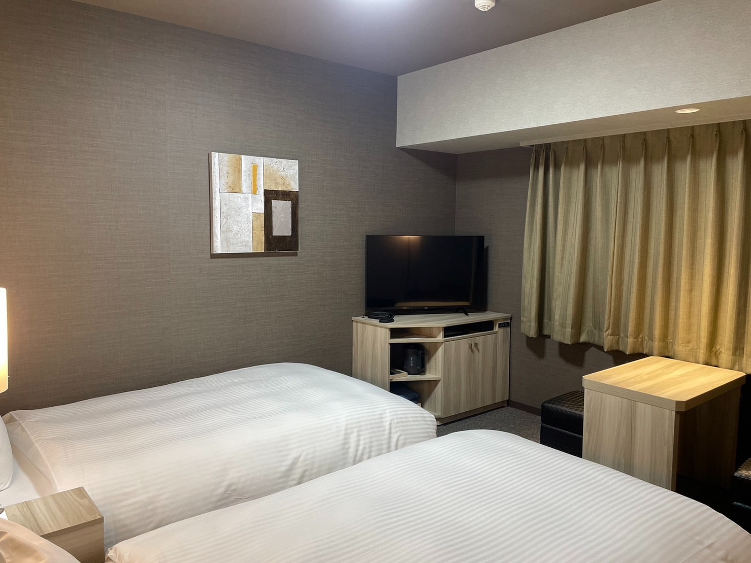 Kamar Standard Twin (sisi pintu masuk)