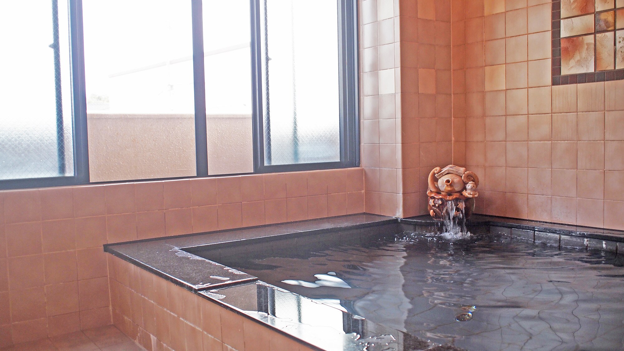 *[Bath] There are two baths, both of which can be rented for private use.