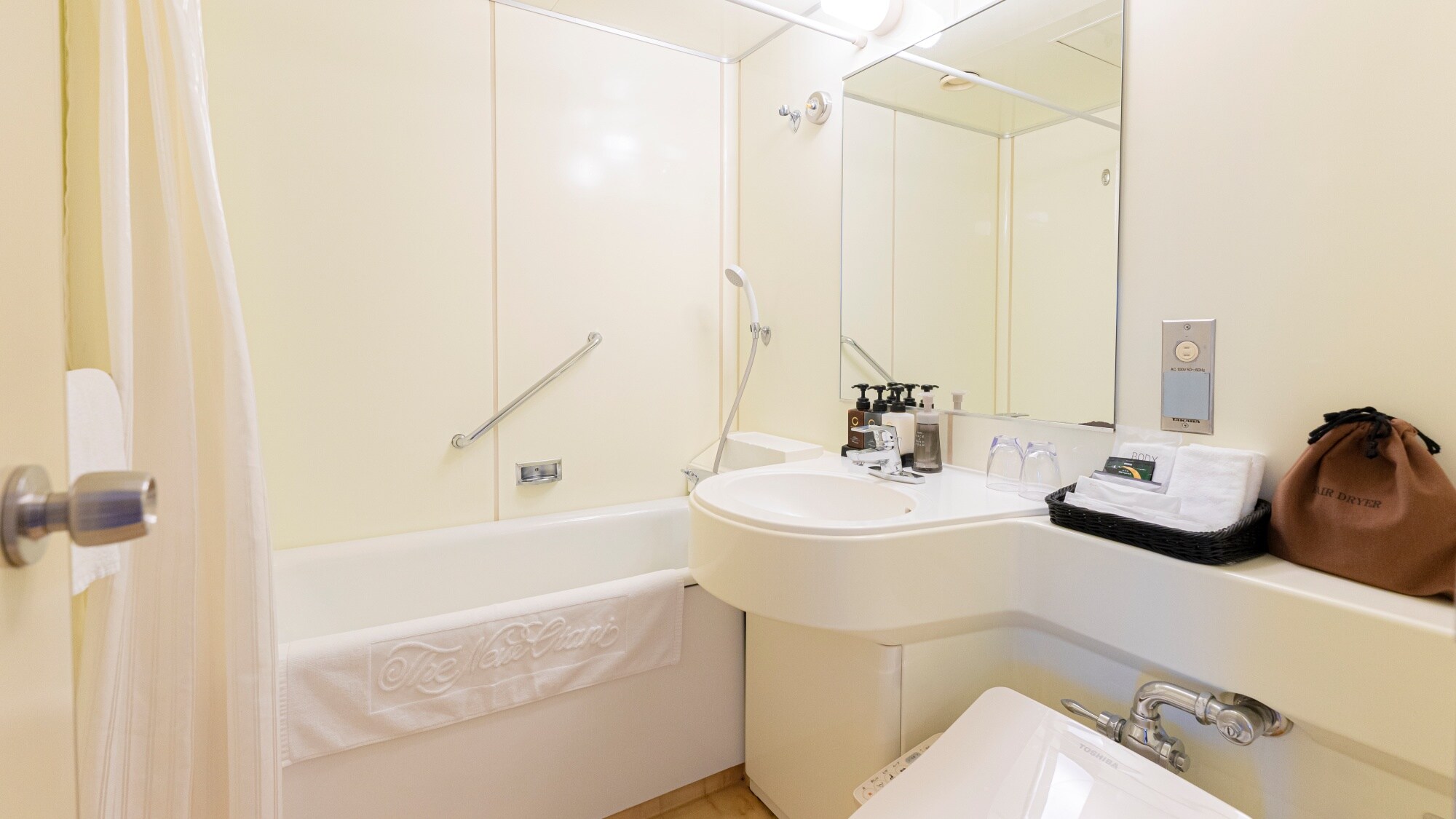 Executive Room (Bathroom)