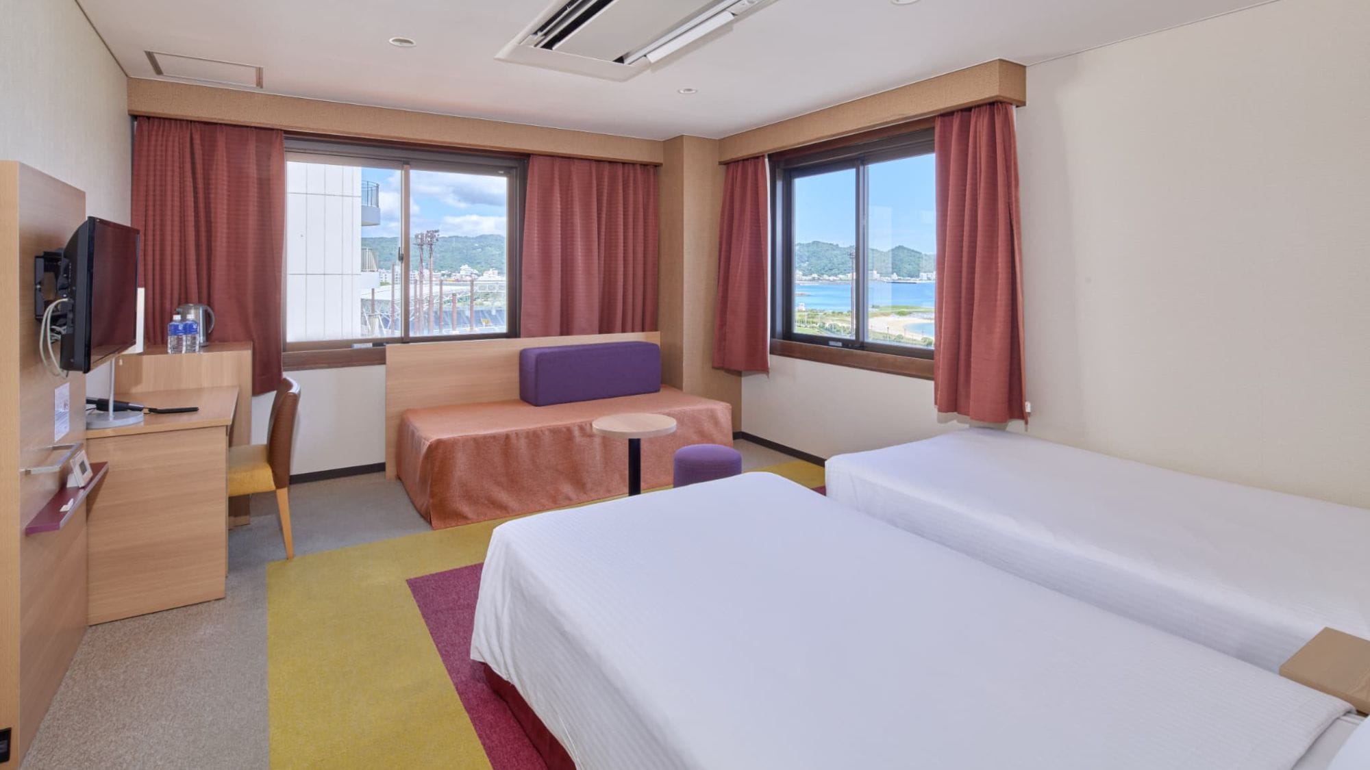 【主楼】豪华海景房/宽敞转角房，可欣赏名护湾美景