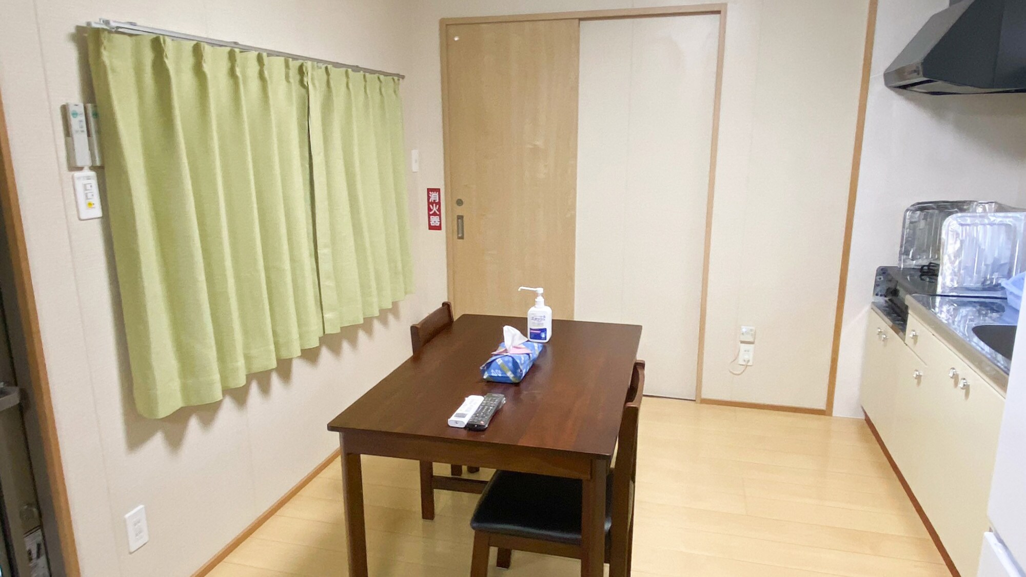 ・[Erabu 2: Dining] A spacious dining room. Please enjoy your meal or tea time at your leisure.