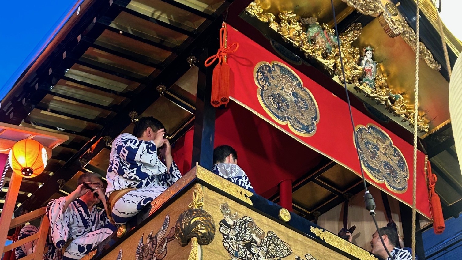 在祗園祭期間，祗園林音樂以其獨特的「konkonchikichin」節奏響徹整個城鎮。