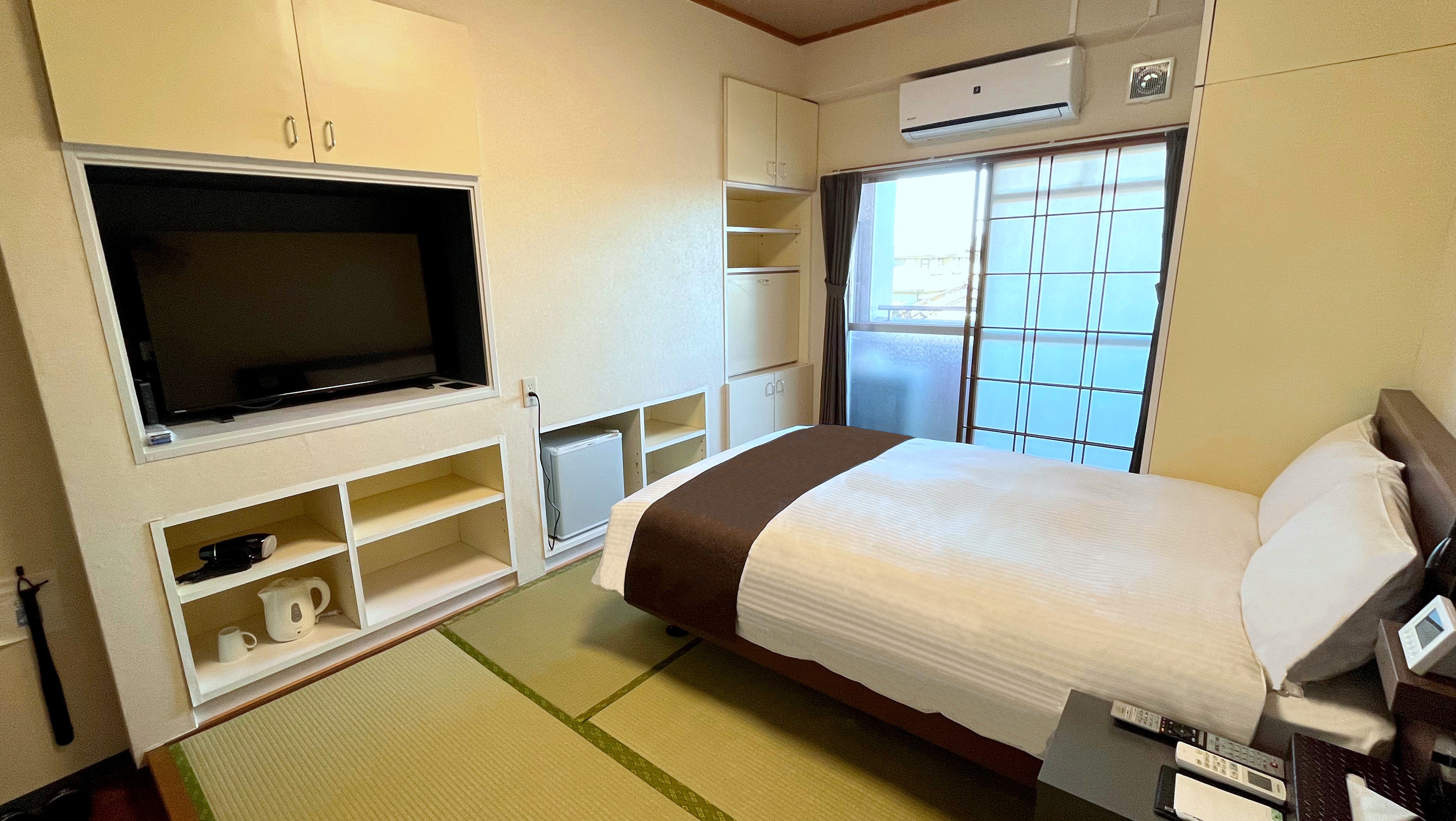 Japanese-style room Bed
