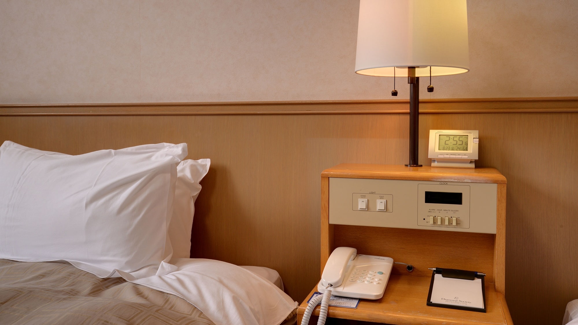 *[Guest Rooms/Twin Rooms] Please note that you cannot specify whether you want a non-smoking or smoking room or which floor you would like to stay on.