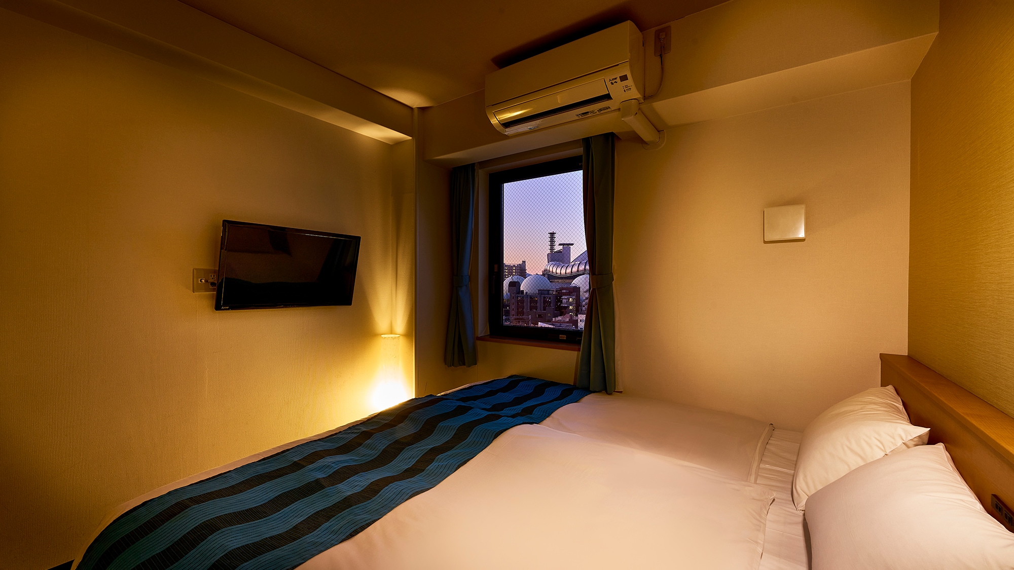 [แฟมิลี่ ดับเบิ้ล] 16 ตร.ม. / เตียงกว้าง 200 ซม