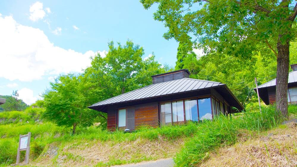 *[Cottage]
