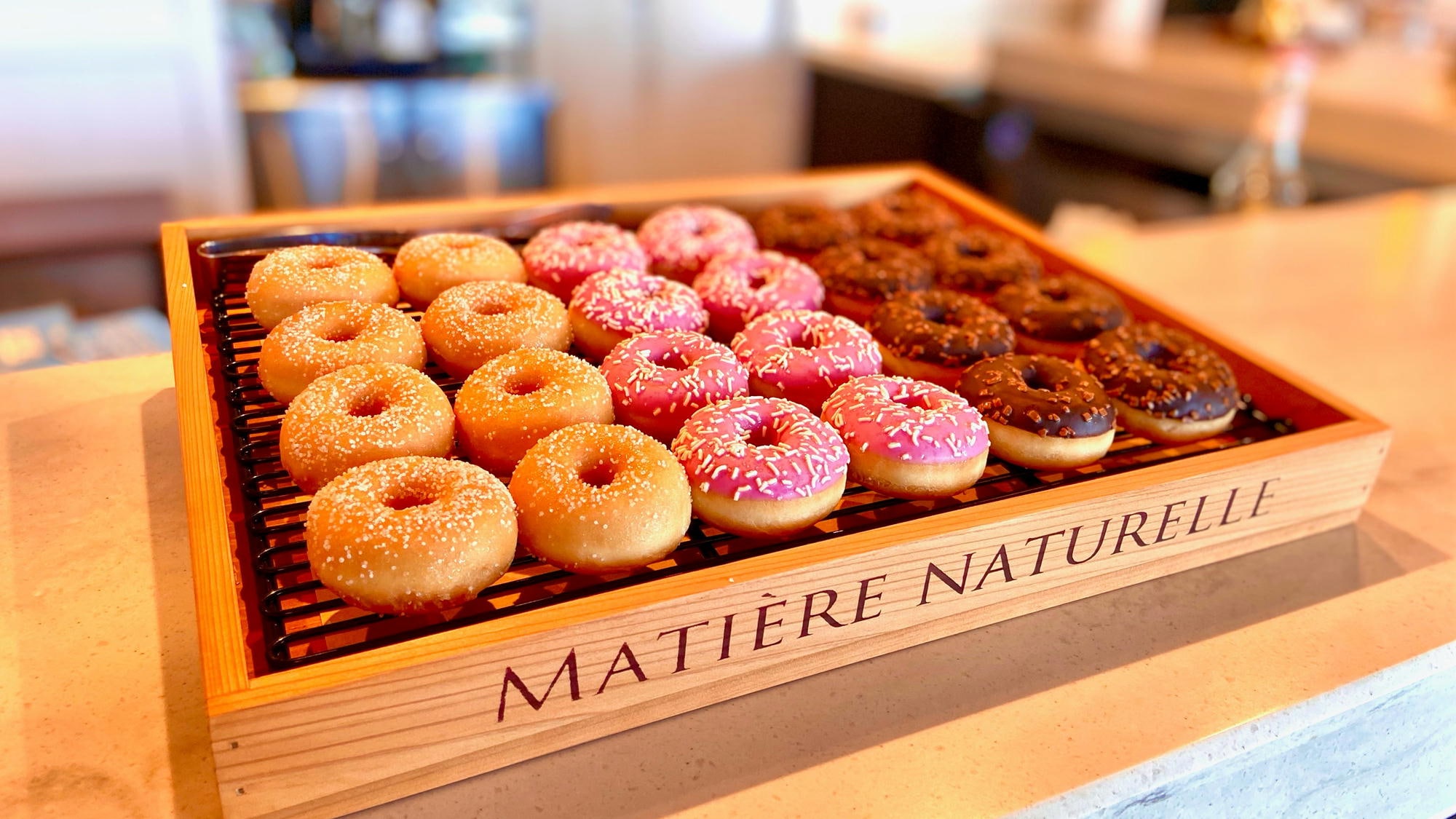 มีโดนัทให้บริการในห้องรับรองแขก♪