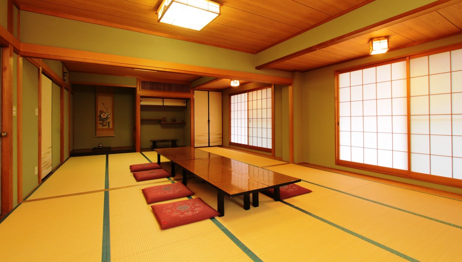 <Room details> *Depending on the number of people, the hotel will assign a room of your choice.