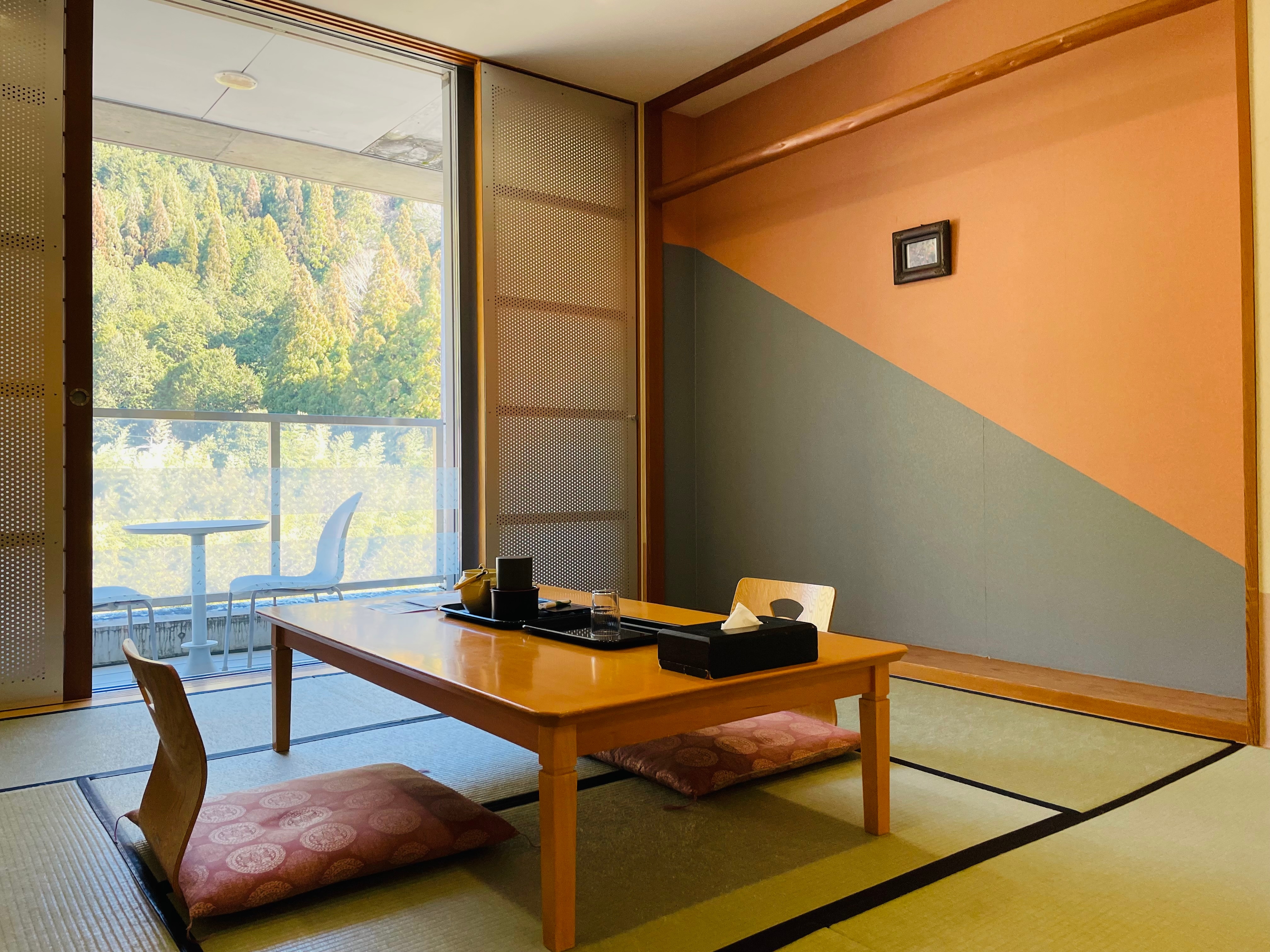 Japanese-style room (8 tatami mats)