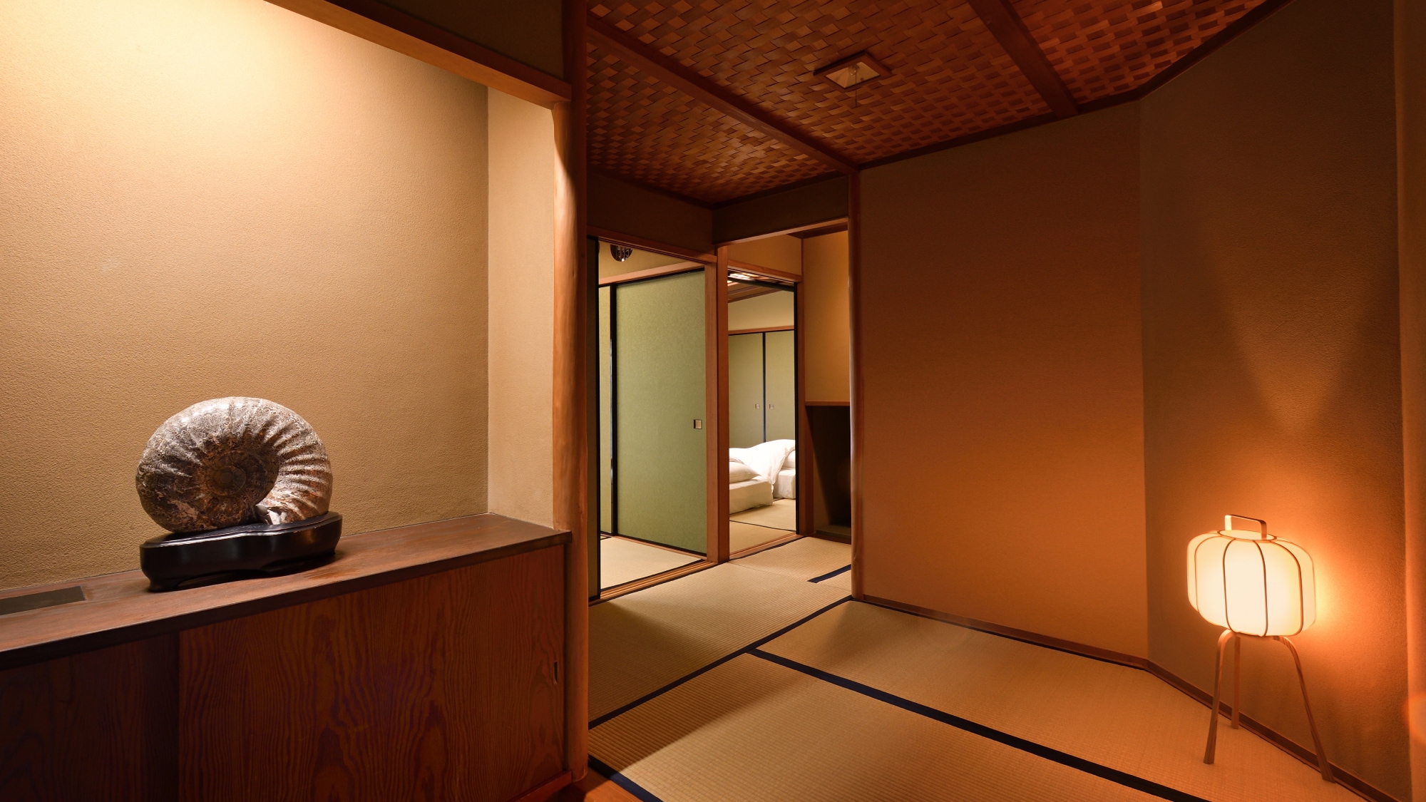 Japanese-style room with semi-open-air bath [Yamashina]
