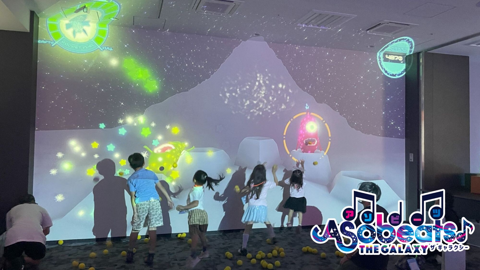 【アソビーツ／スマッシングエイリアンズ】次々と現れるエイリアンにボールを当ててやっつけよう