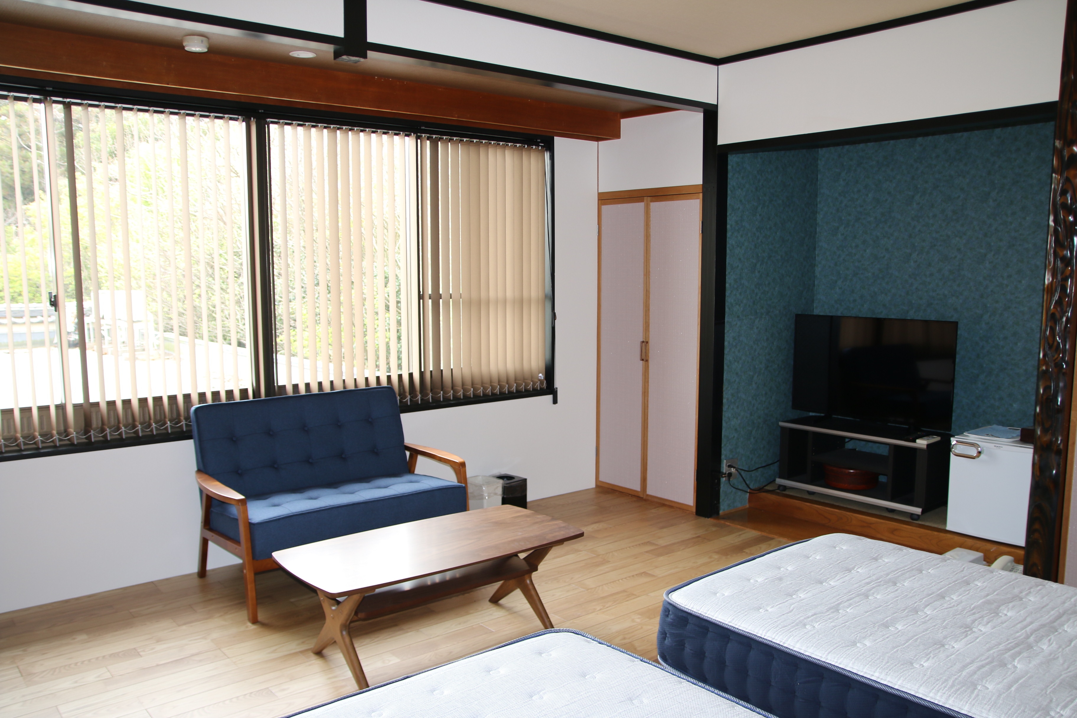 Mountain side 10 tatami Western-style room