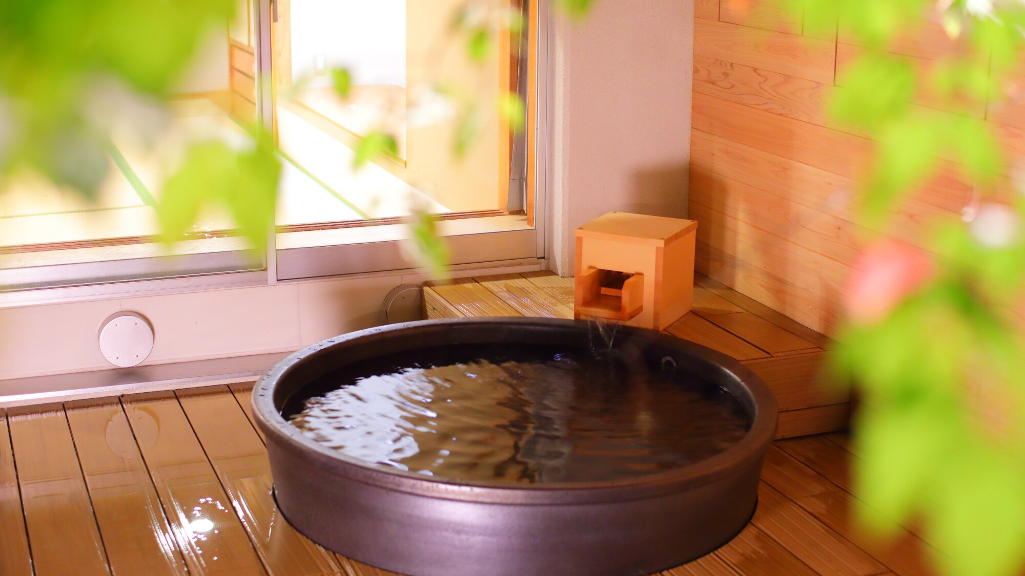 [Phòng nghỉ Shigaraki-yaki có bồn tắm ngoài trời] Tận hưởng thiên nhiên tươi tốt của Shima và suối nước nóng.