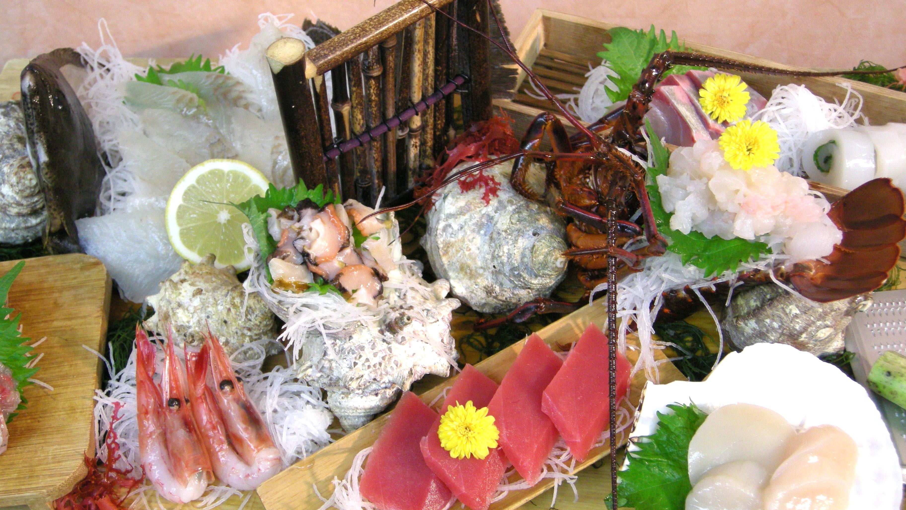 龍蝦比目魚拼盤（圖）